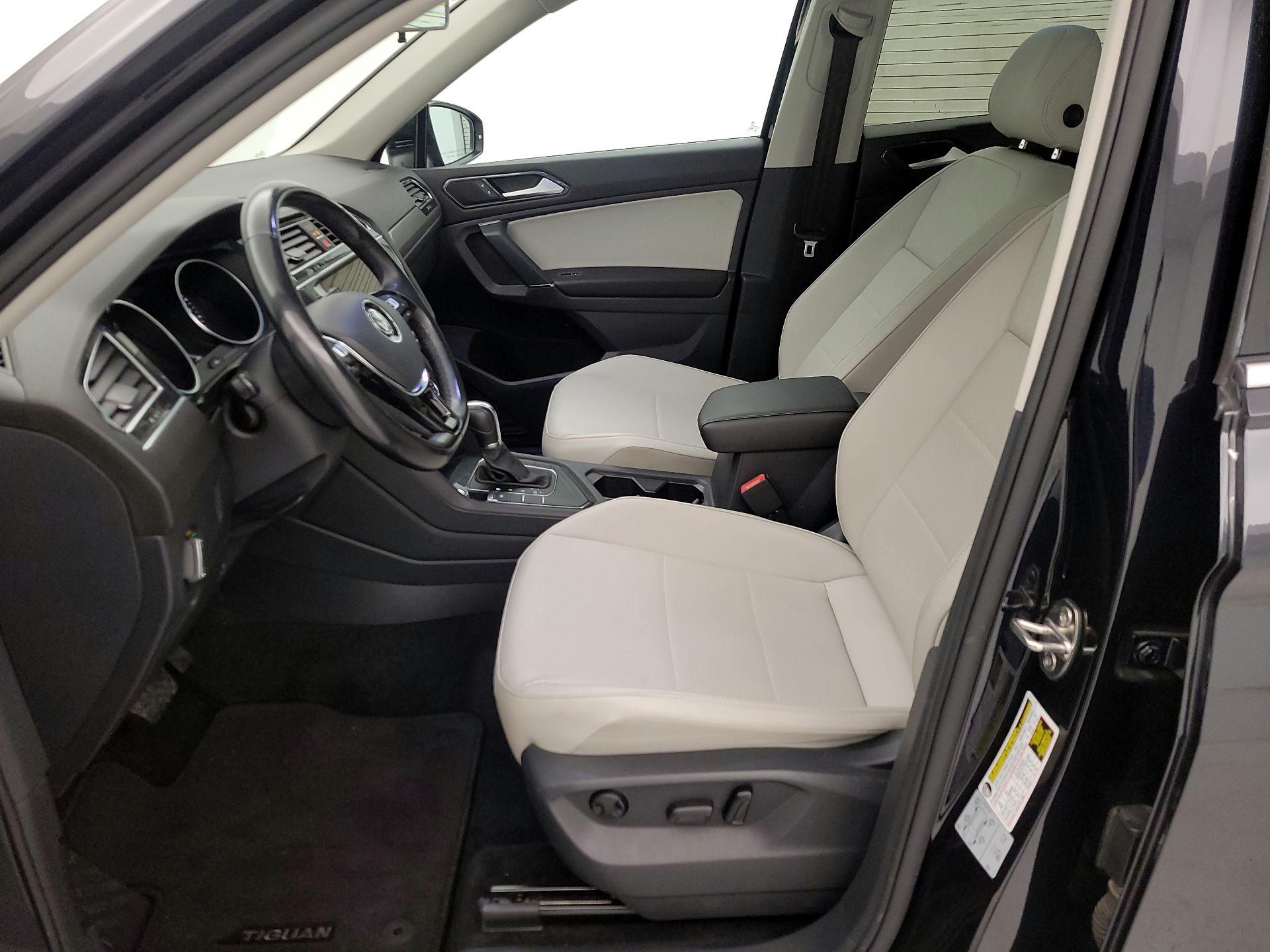 Thumbnail: 2018 Volkswagen Tiguan - 11