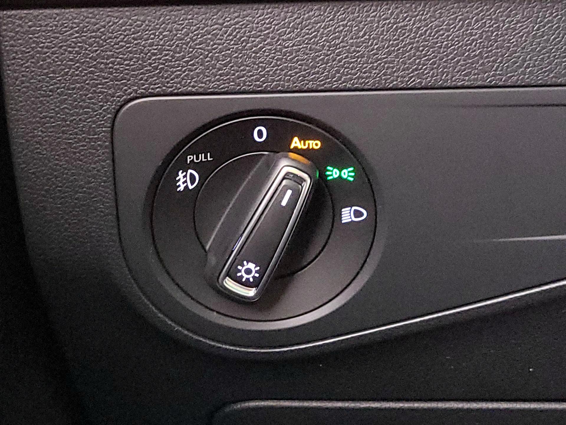 Thumbnail: 2018 Volkswagen Tiguan - 13