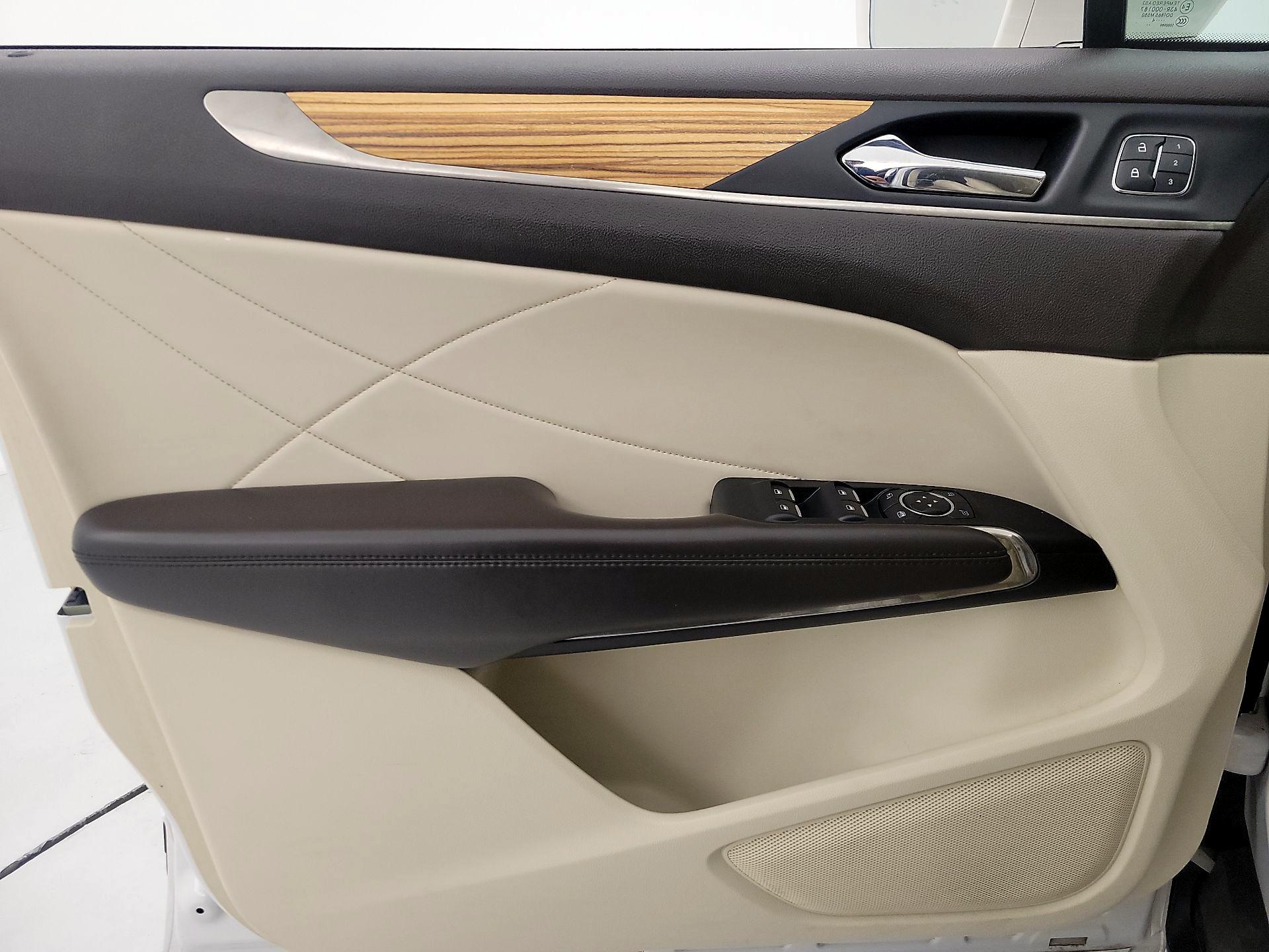 Thumbnail: 2015 Lincoln MKC - 12