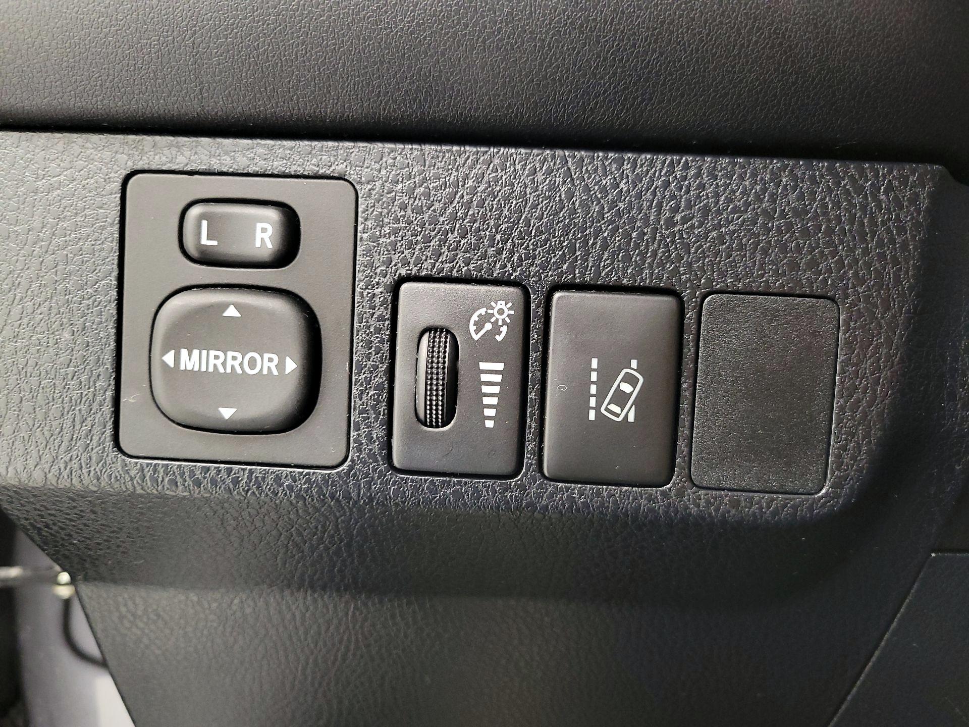 Thumbnail: 2018 Toyota RAV4 - 13