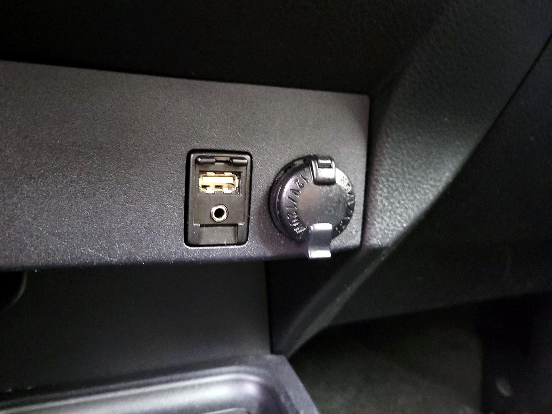 Thumbnail: 2018 Toyota RAV4 - 18