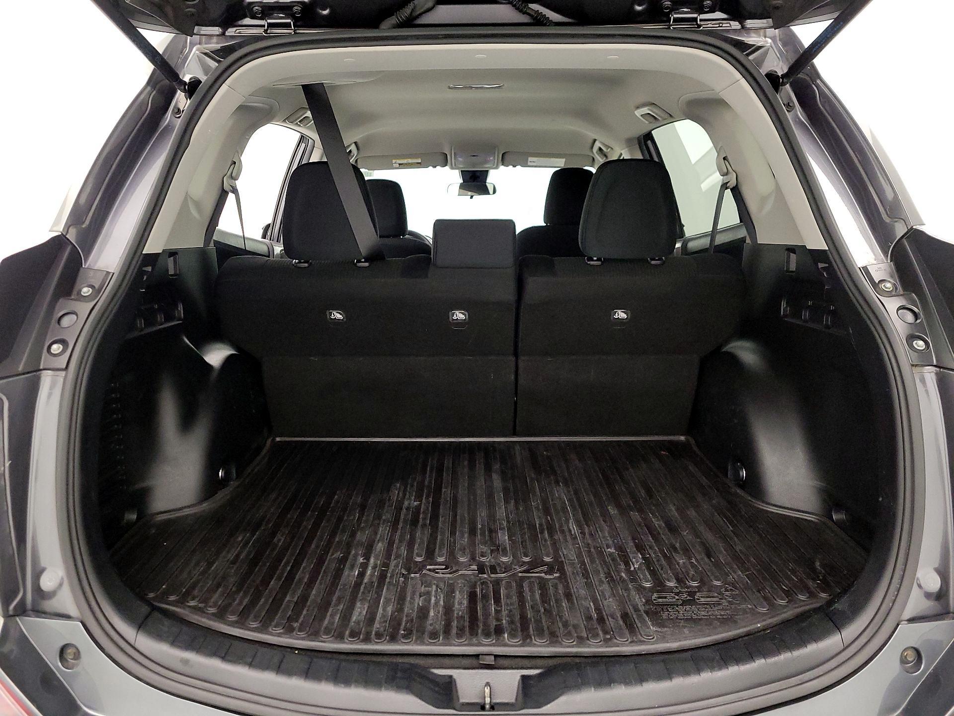 Thumbnail: 2018 Toyota RAV4 - 20