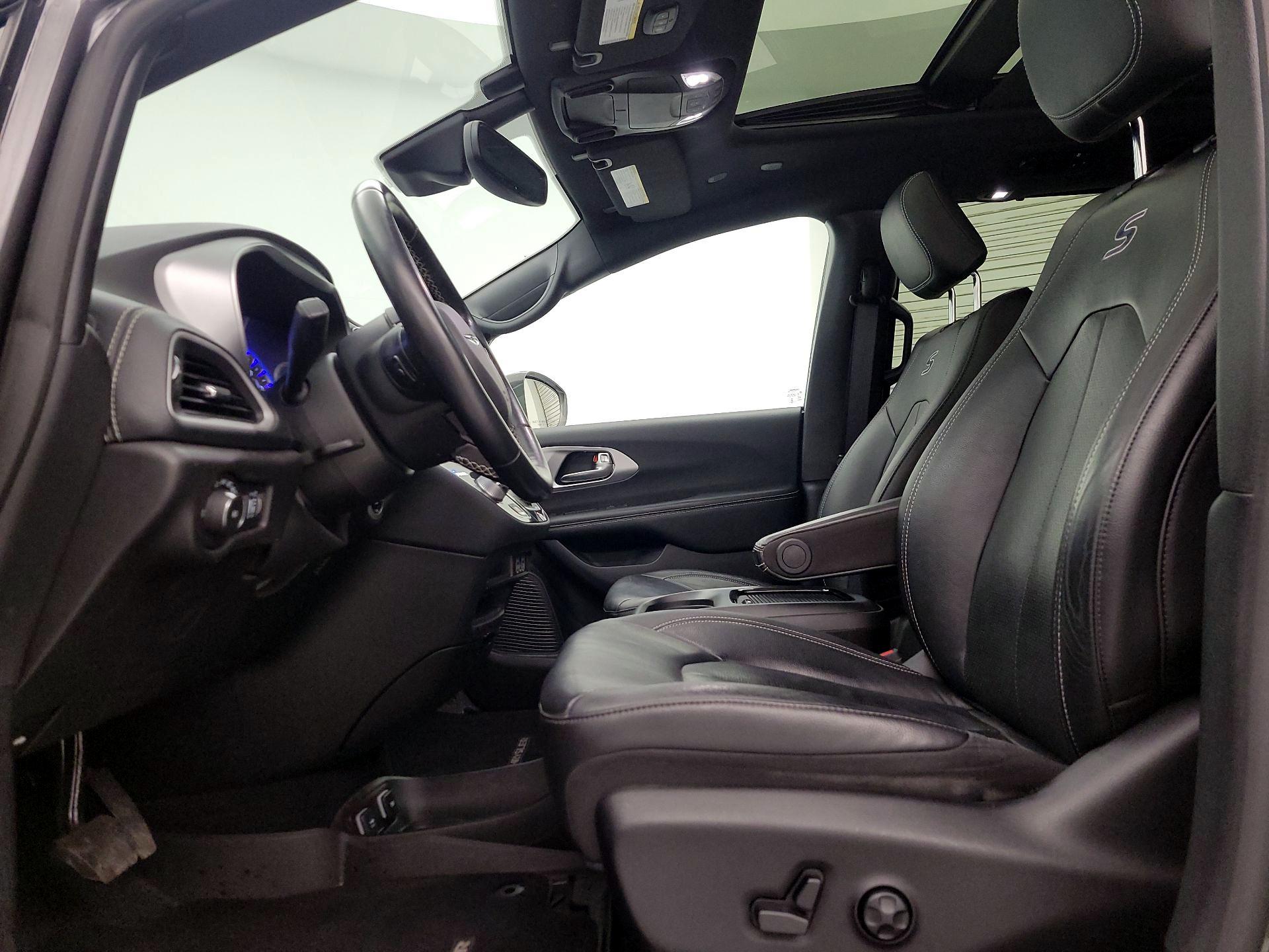 Thumbnail: 2021 Chrysler Pacifica - 11