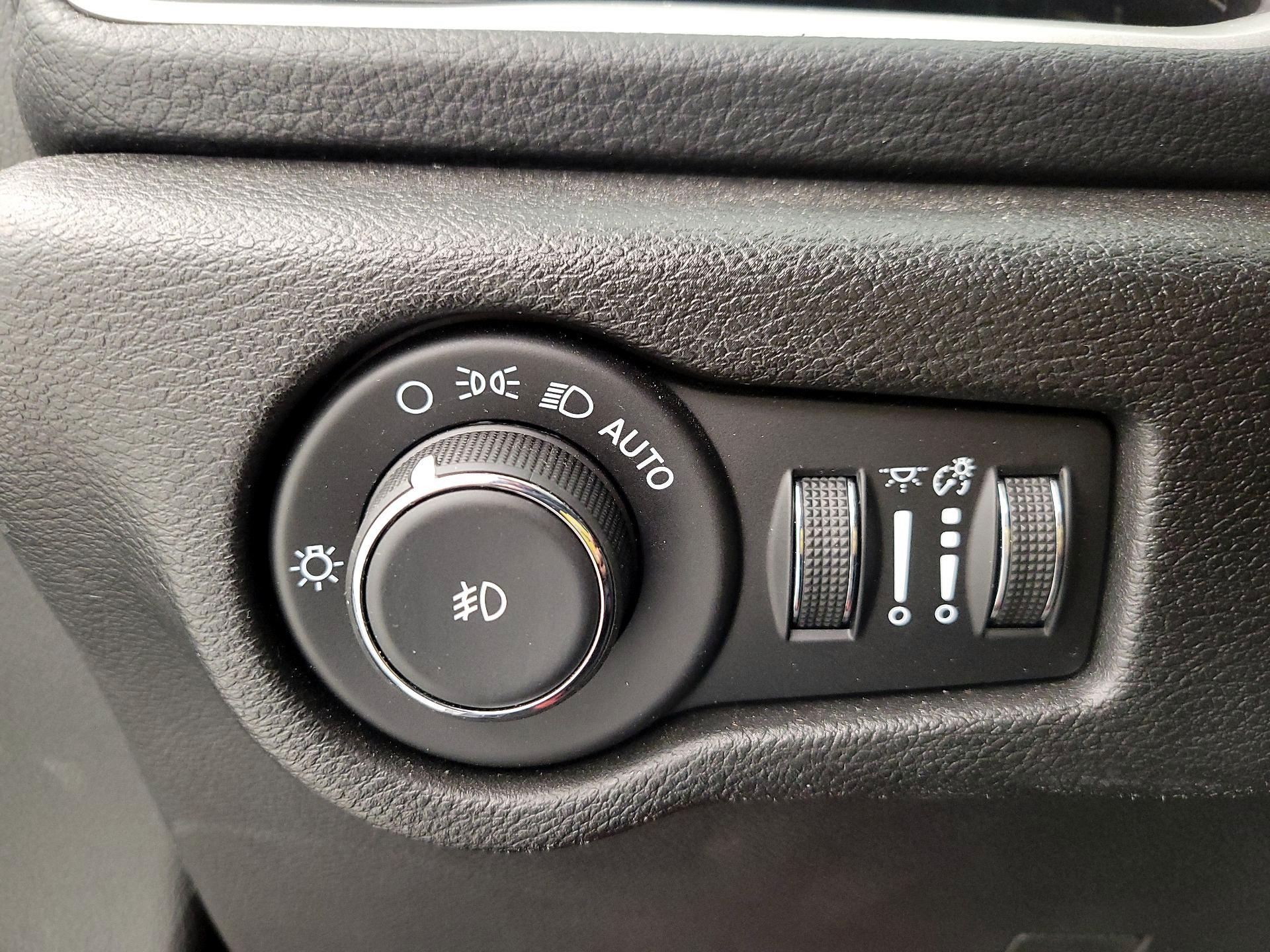 Thumbnail: 2021 Chrysler Pacifica - 13