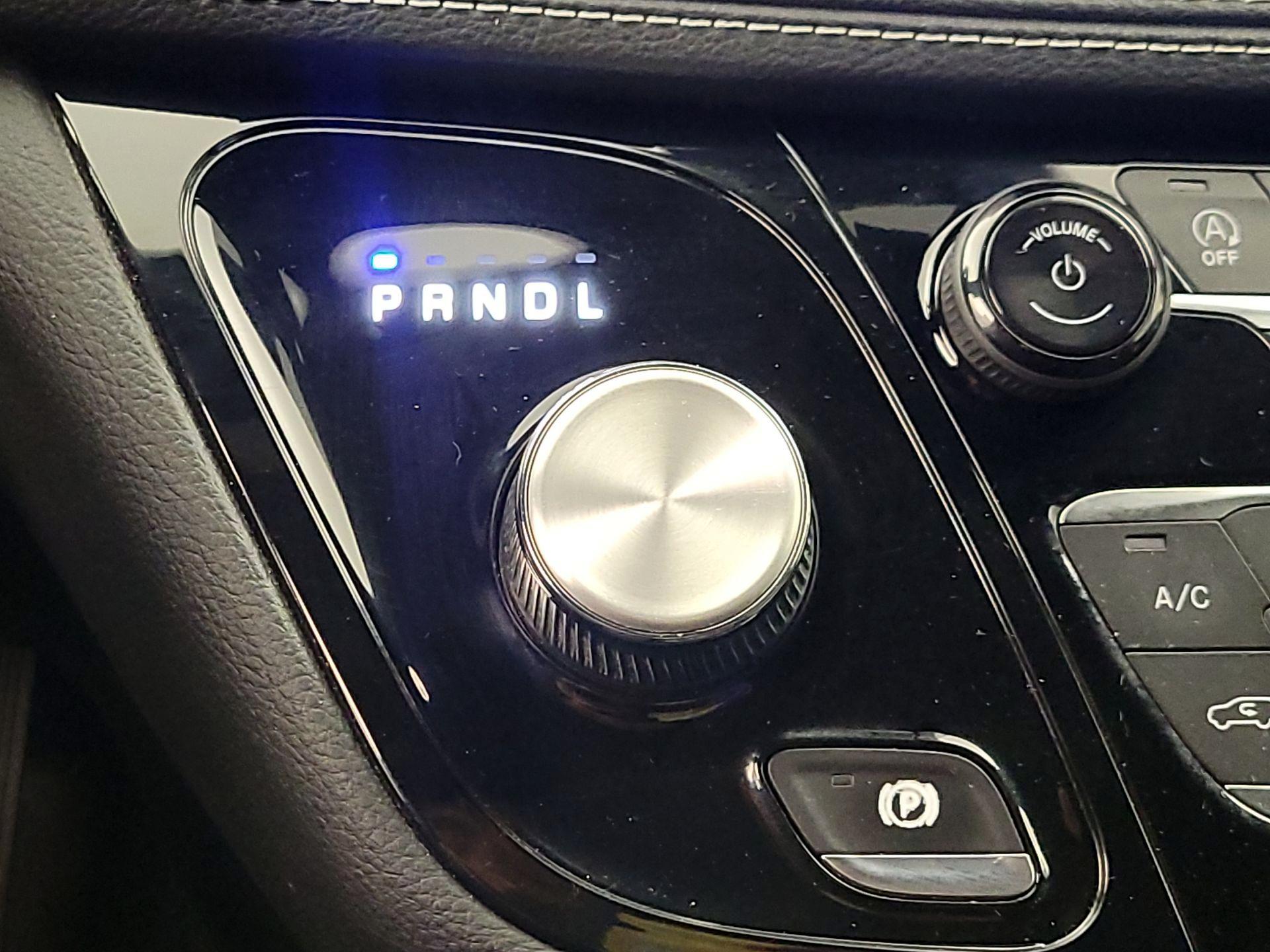 Thumbnail: 2021 Chrysler Pacifica - 17