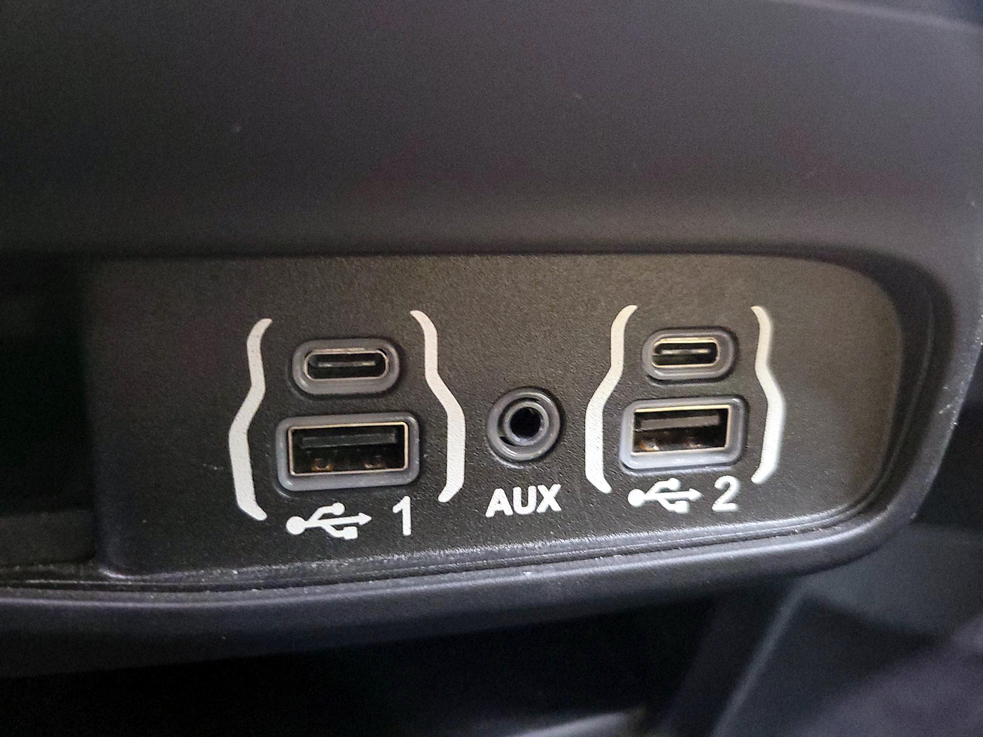 Thumbnail: 2021 Chrysler Pacifica - 18