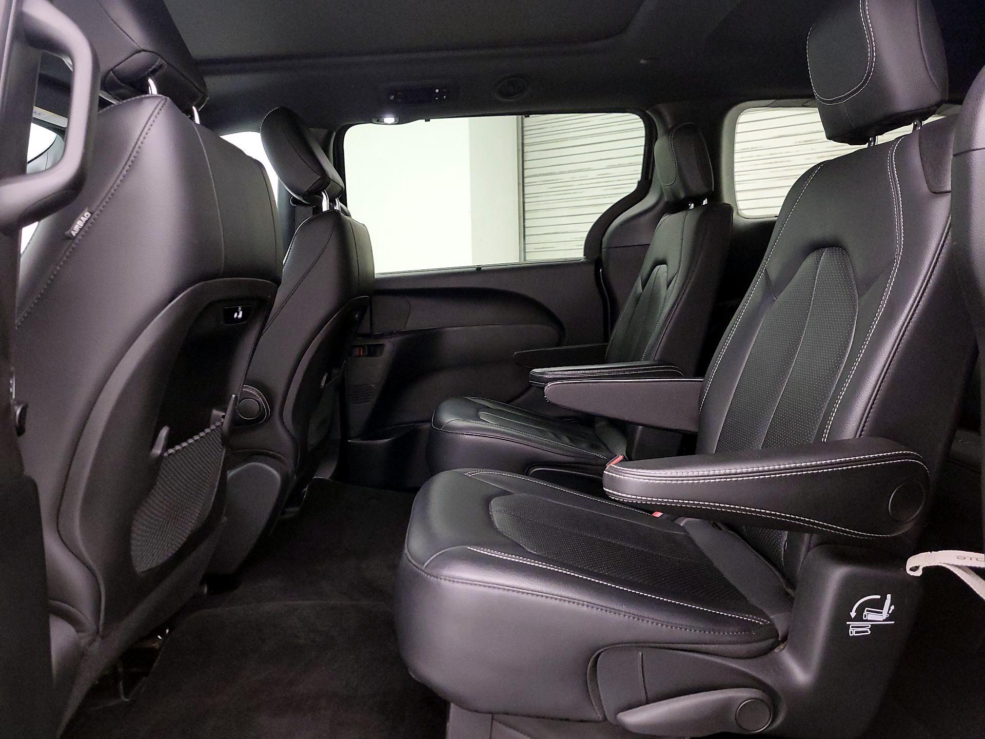 Thumbnail: 2021 Chrysler Pacifica - 20