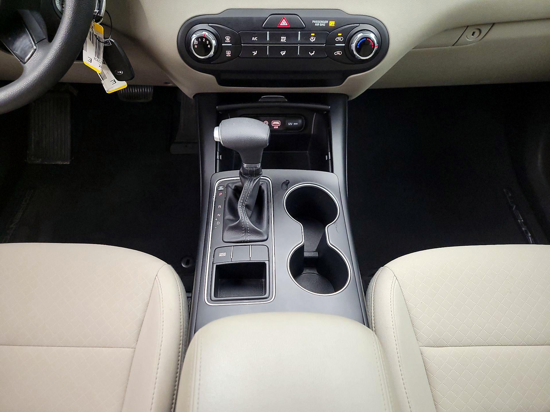 Thumbnail: 2019 Kia Sorento - 17