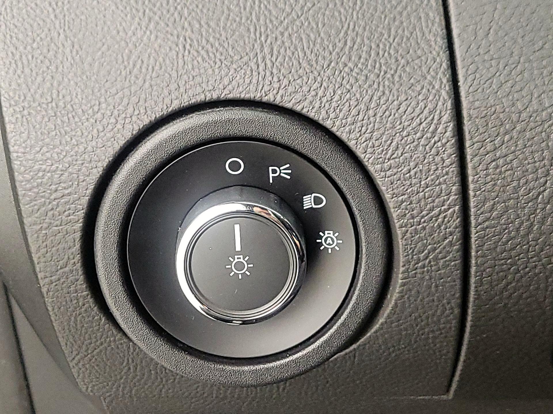 Thumbnail: 2018 Ford Taurus - 13