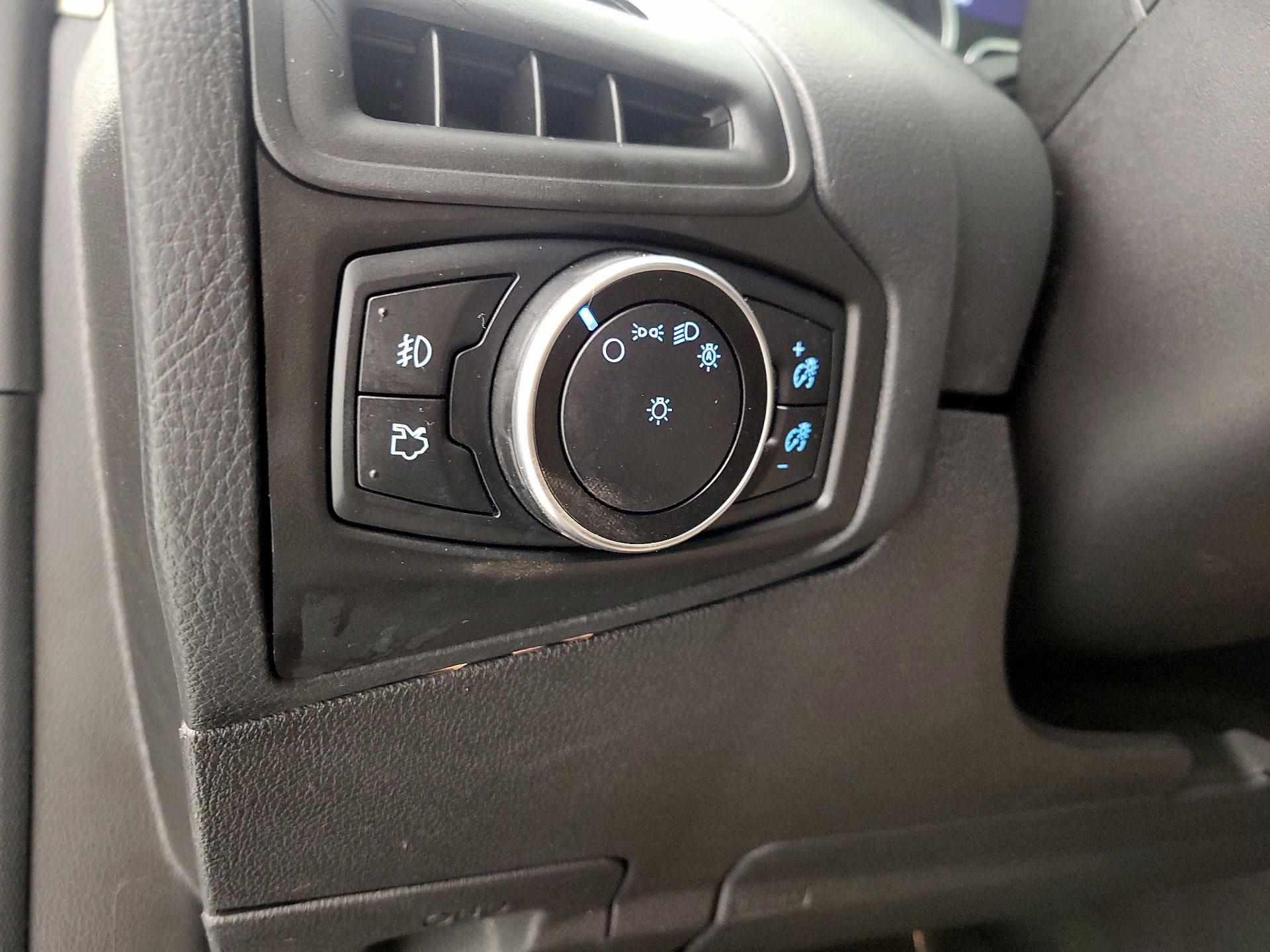 Thumbnail: 2015 Ford Focus - 13