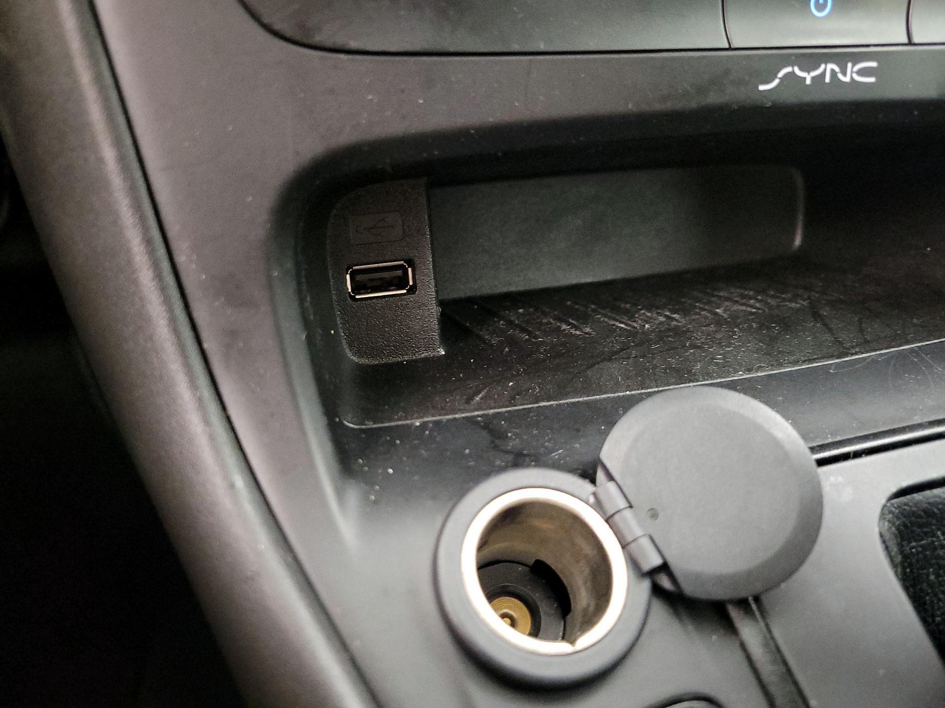 Thumbnail: 2015 Ford Focus - 18