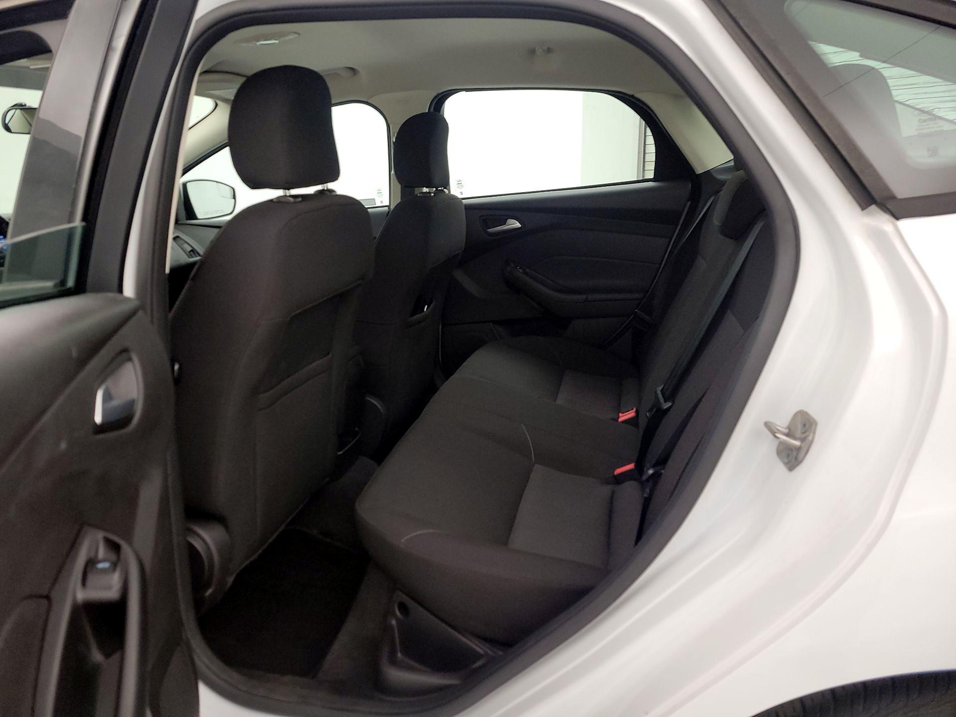 Thumbnail: 2015 Ford Focus - 19