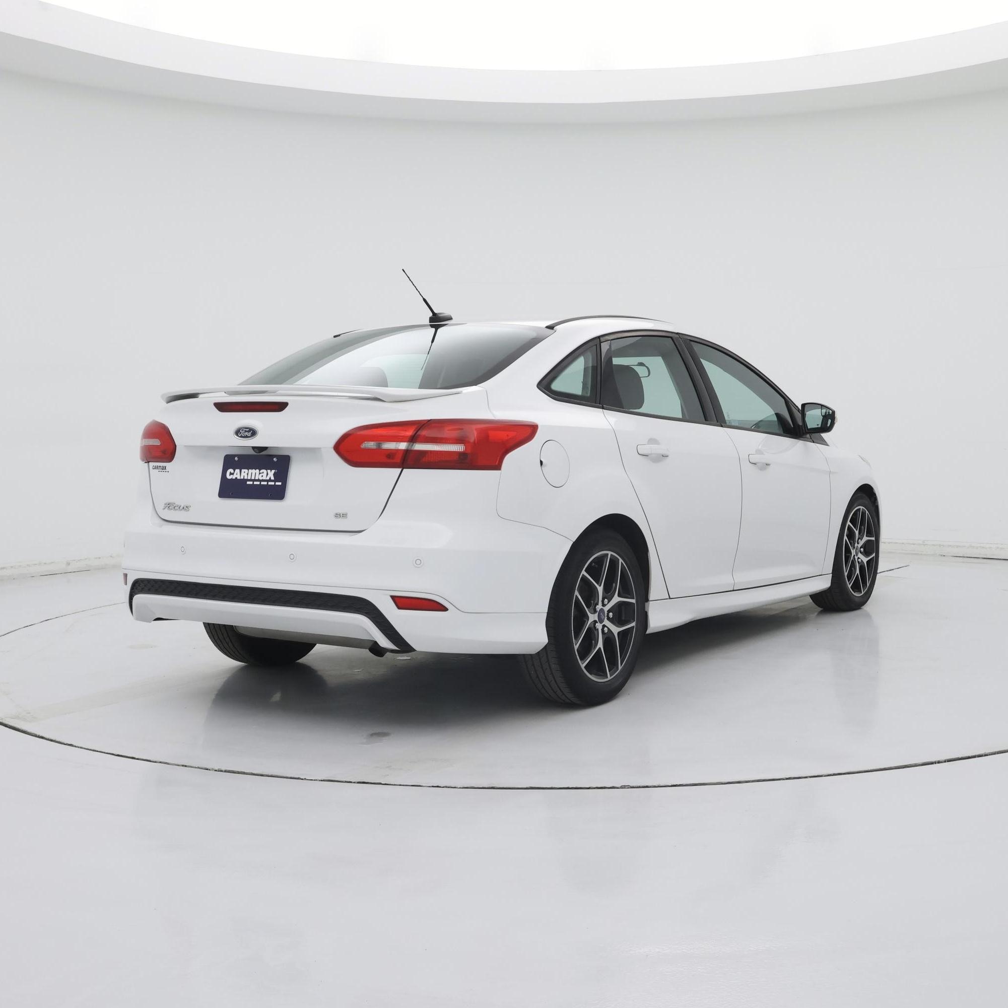 Thumbnail: 2015 Ford Focus - 8