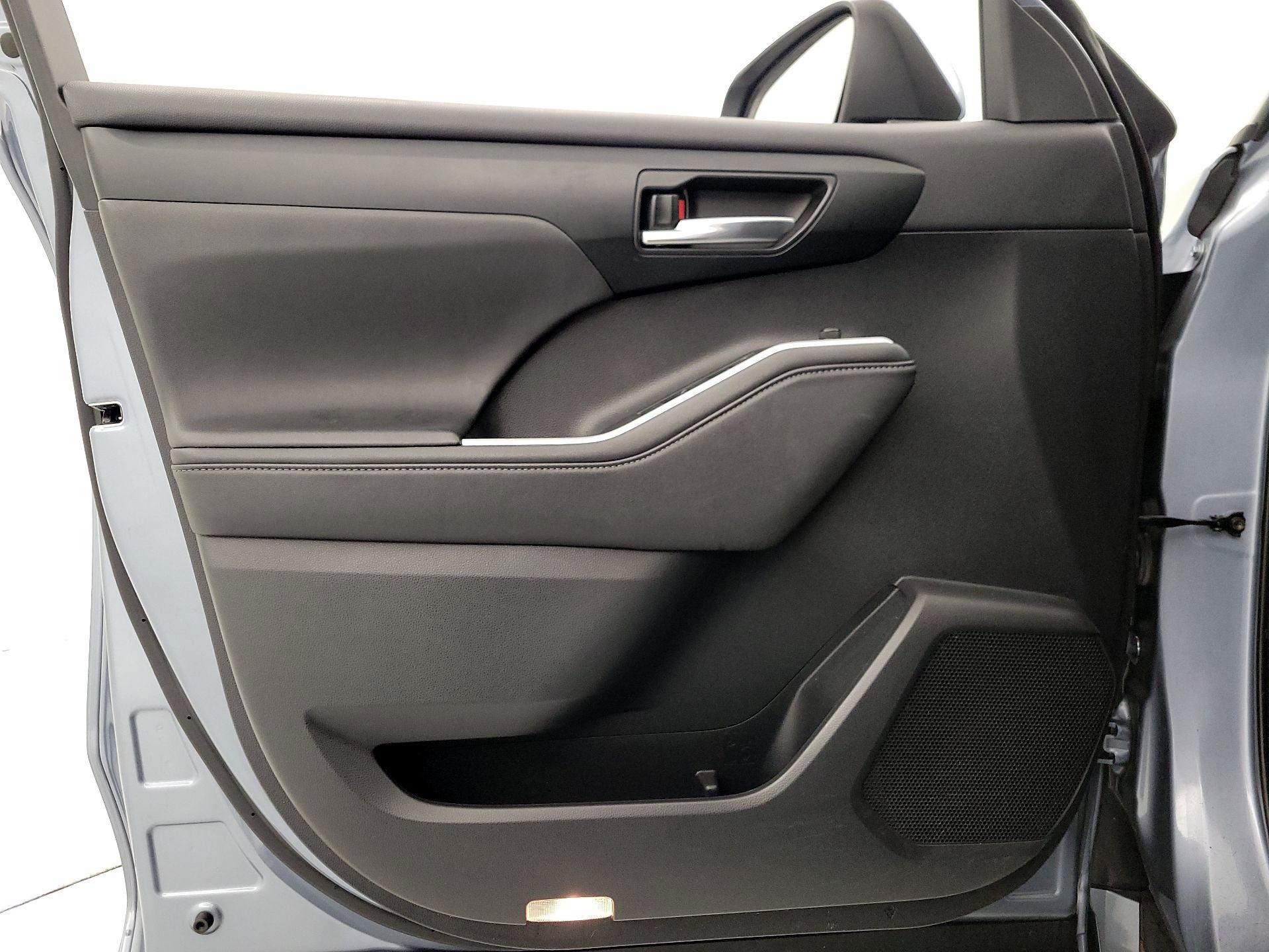 Thumbnail: 2020 Toyota Highlander - 12