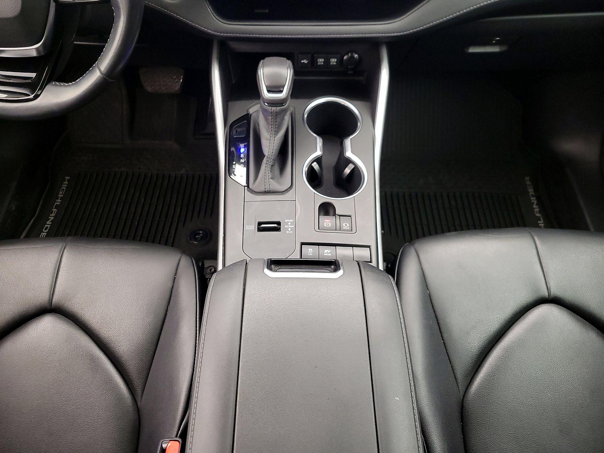 Thumbnail: 2020 Toyota Highlander - 18