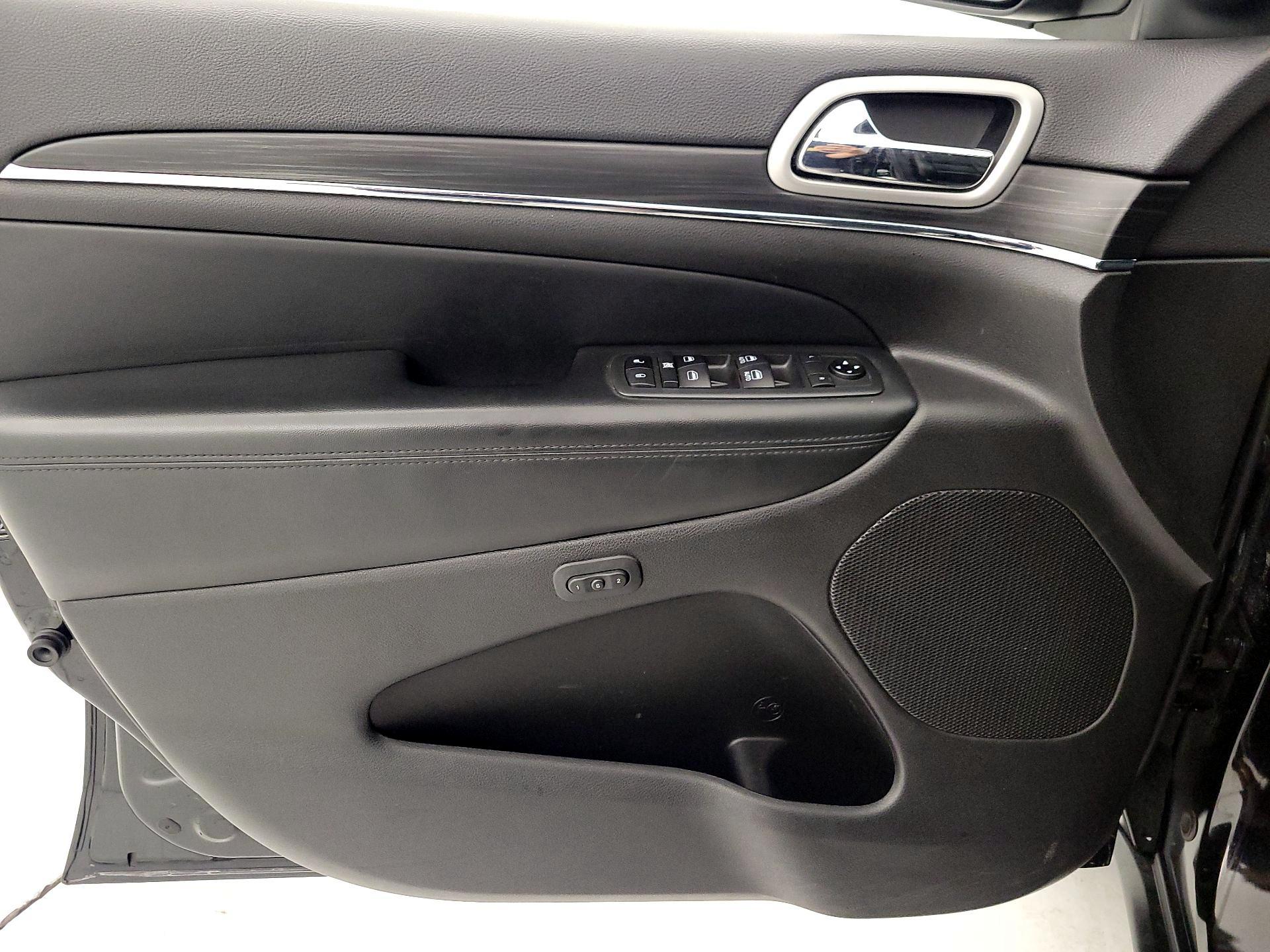 Thumbnail: 2021 Jeep Grand Cherokee - 12