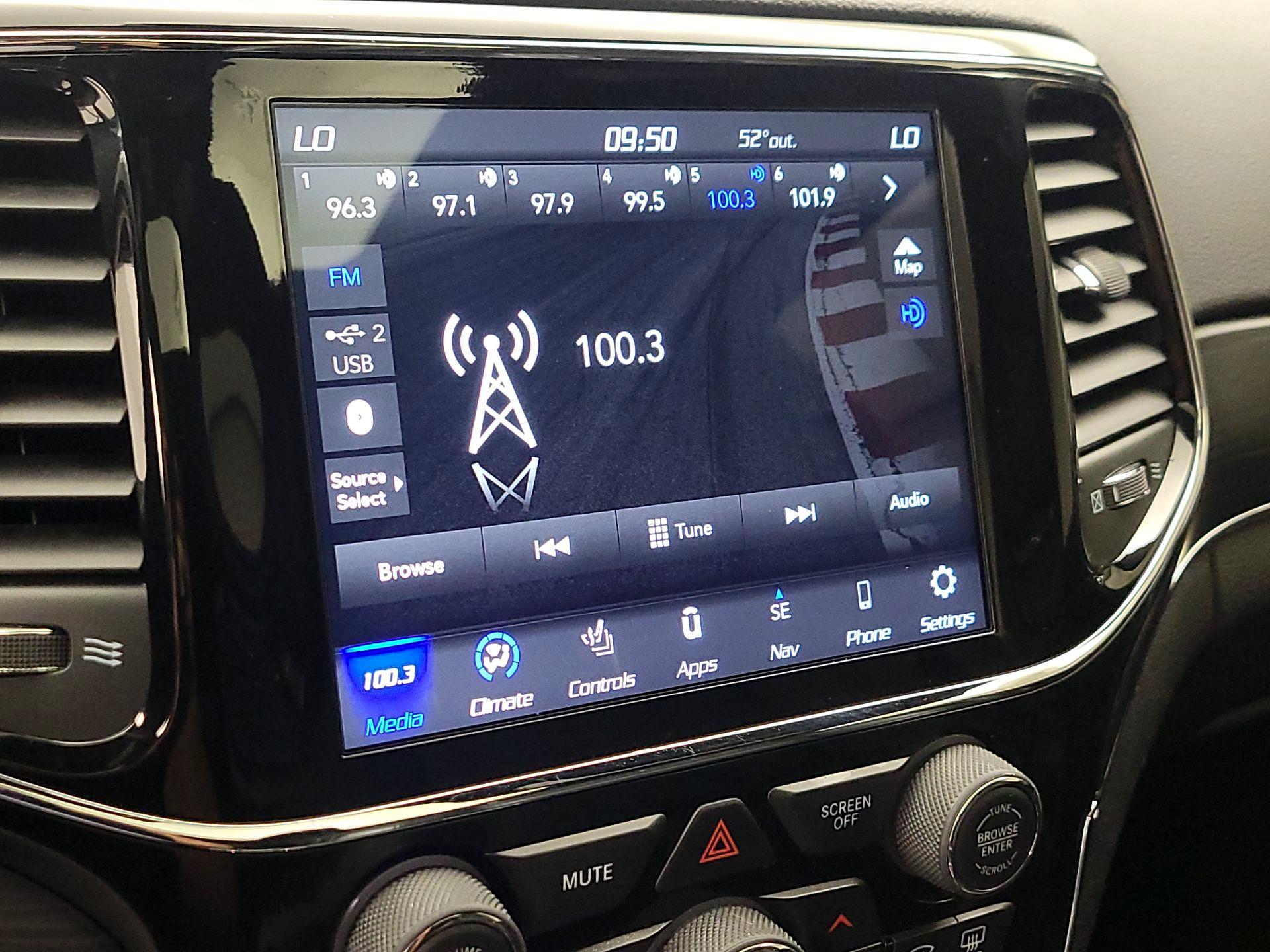 Thumbnail: 2021 Jeep Grand Cherokee - 16