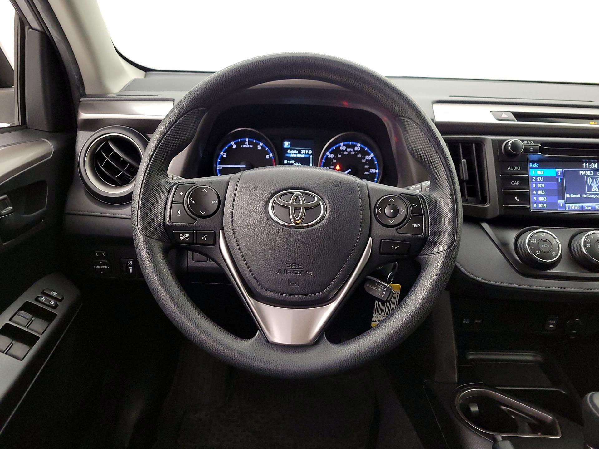 Thumbnail: 2018 Toyota RAV4 - 10