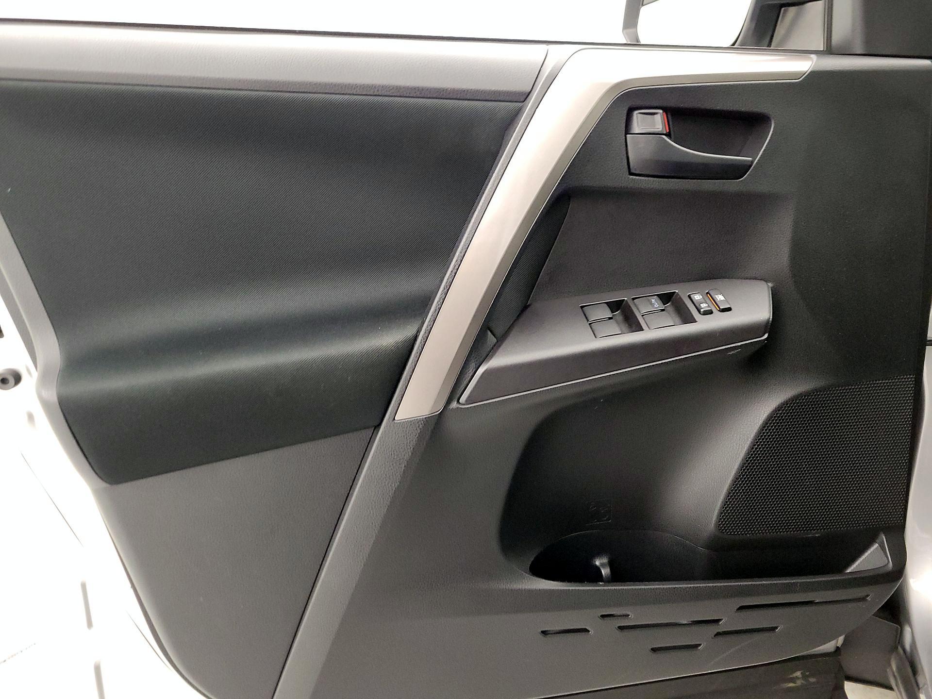 Thumbnail: 2018 Toyota RAV4 - 12