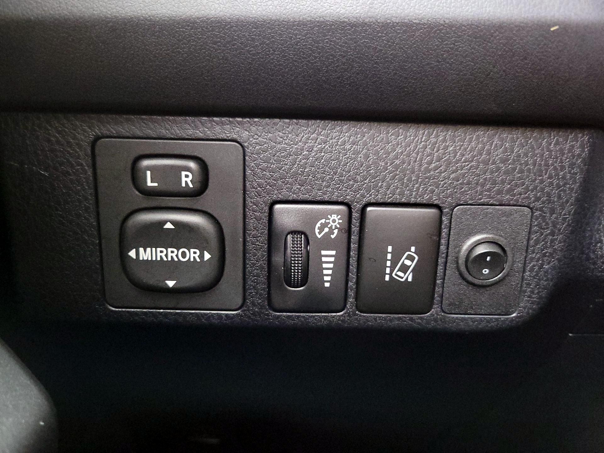 Thumbnail: 2018 Toyota RAV4 - 13