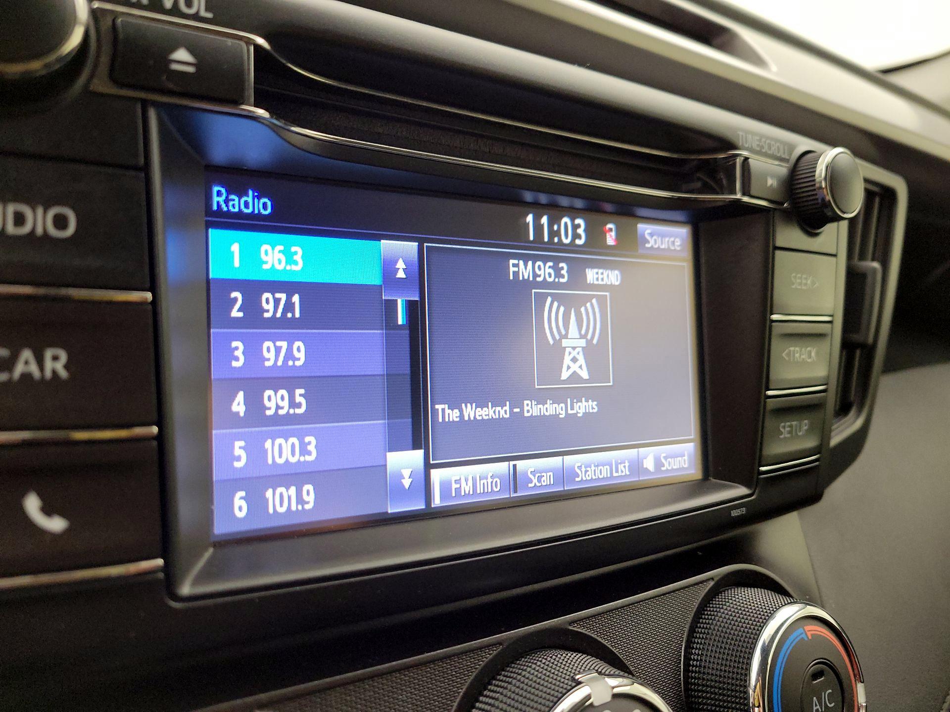 Thumbnail: 2018 Toyota RAV4 - 15