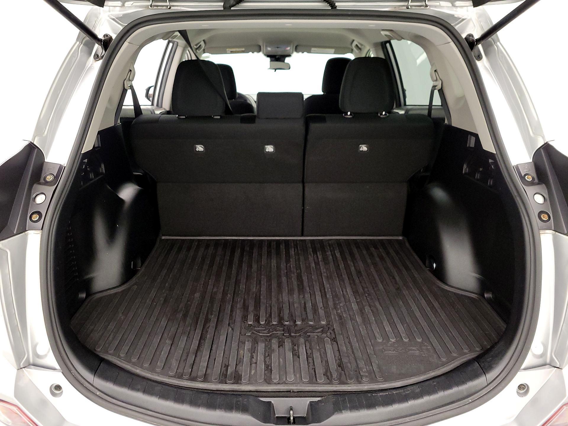 Thumbnail: 2018 Toyota RAV4 - 20