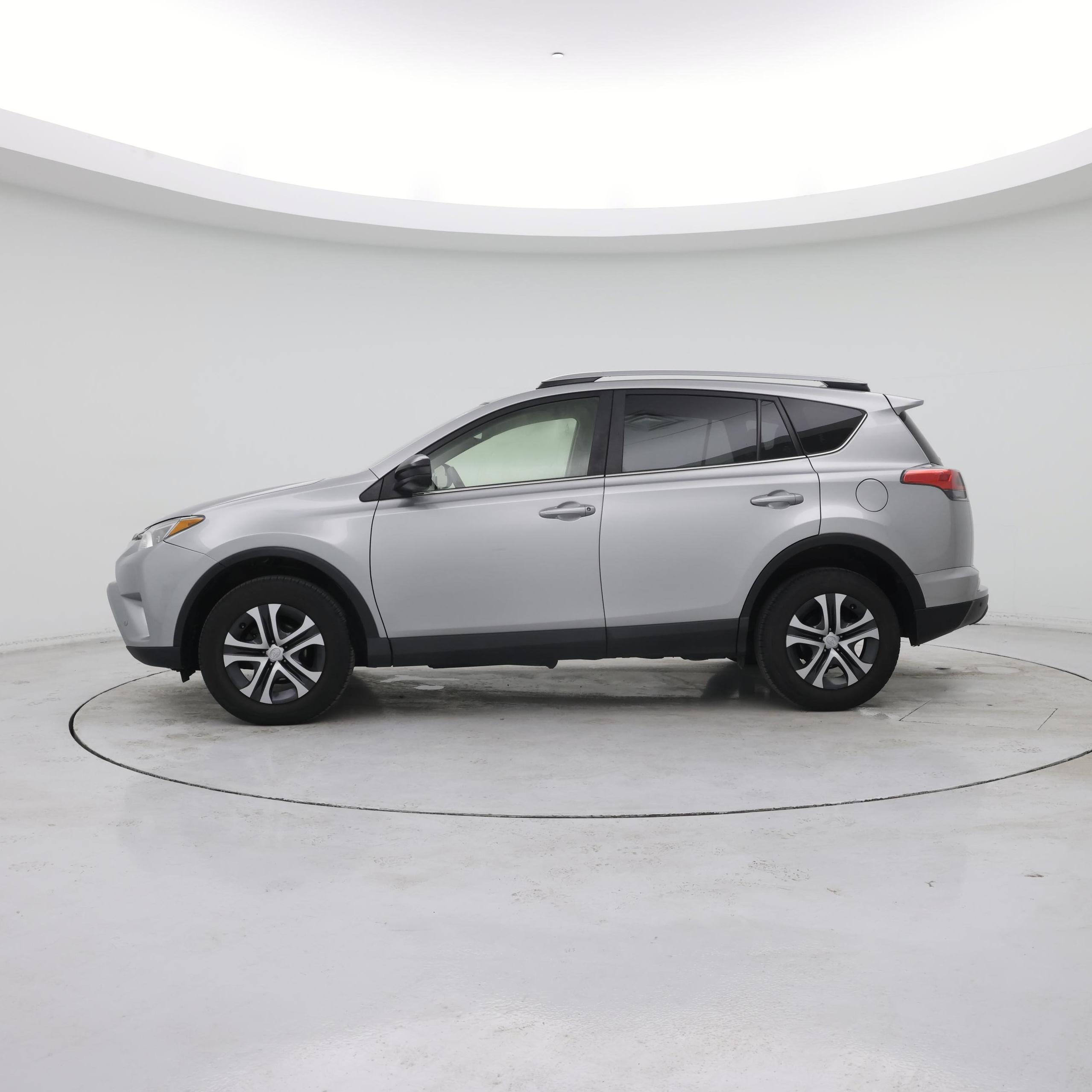 Thumbnail: 2018 Toyota RAV4 - 3