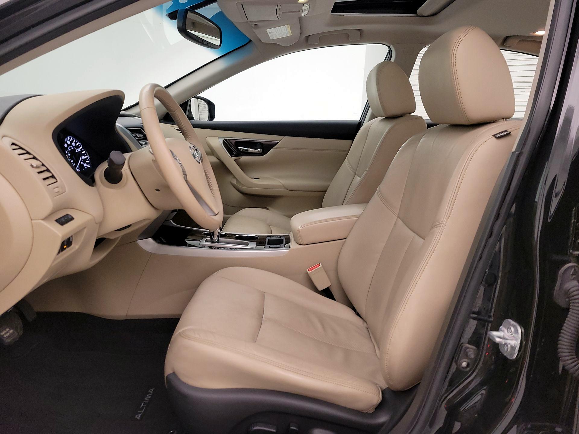 Thumbnail: 2015 Nissan Altima - 11