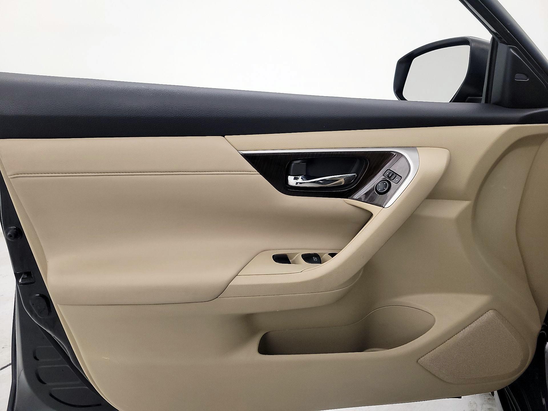 Thumbnail: 2015 Nissan Altima - 12