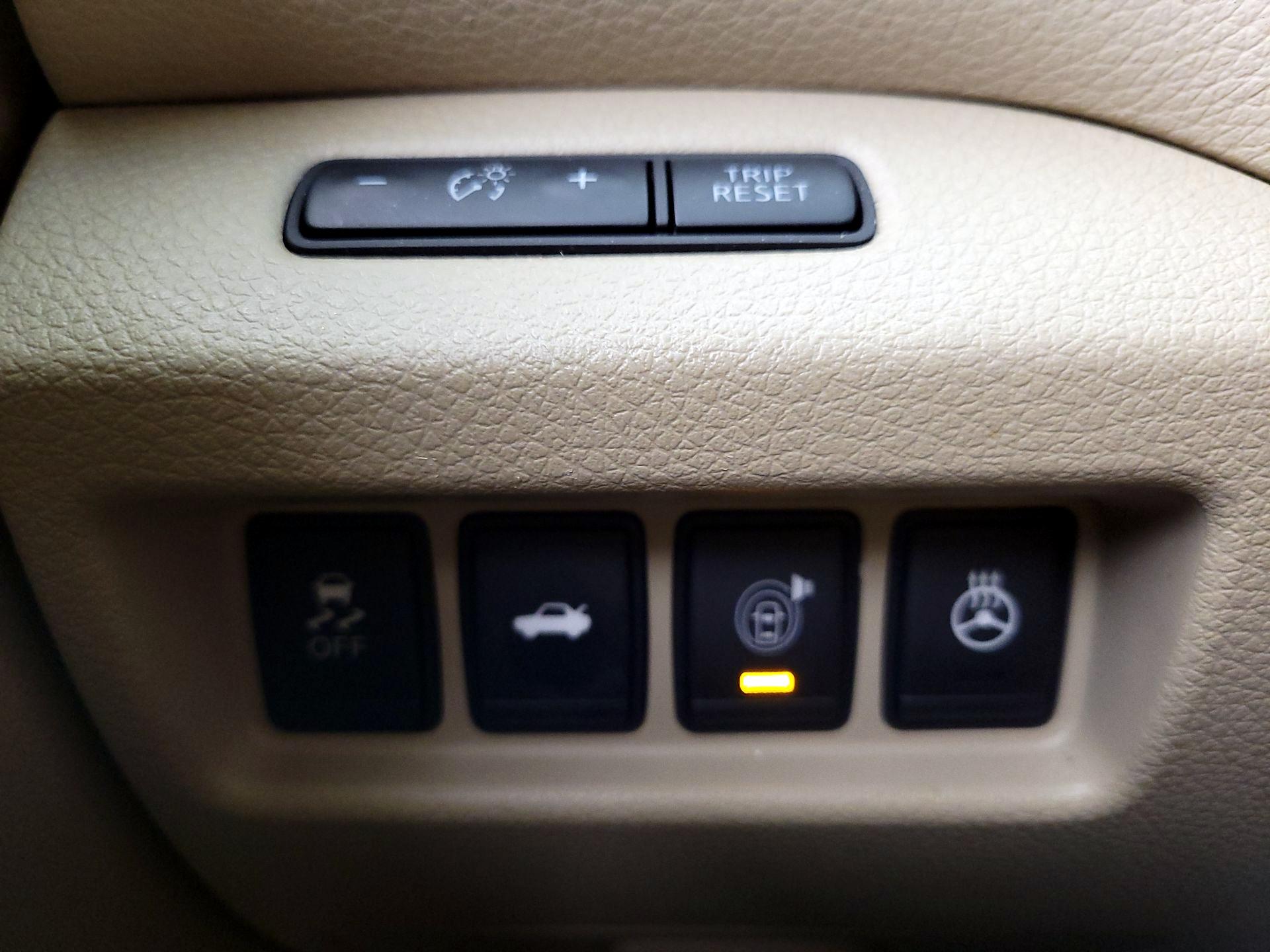 Thumbnail: 2015 Nissan Altima - 13