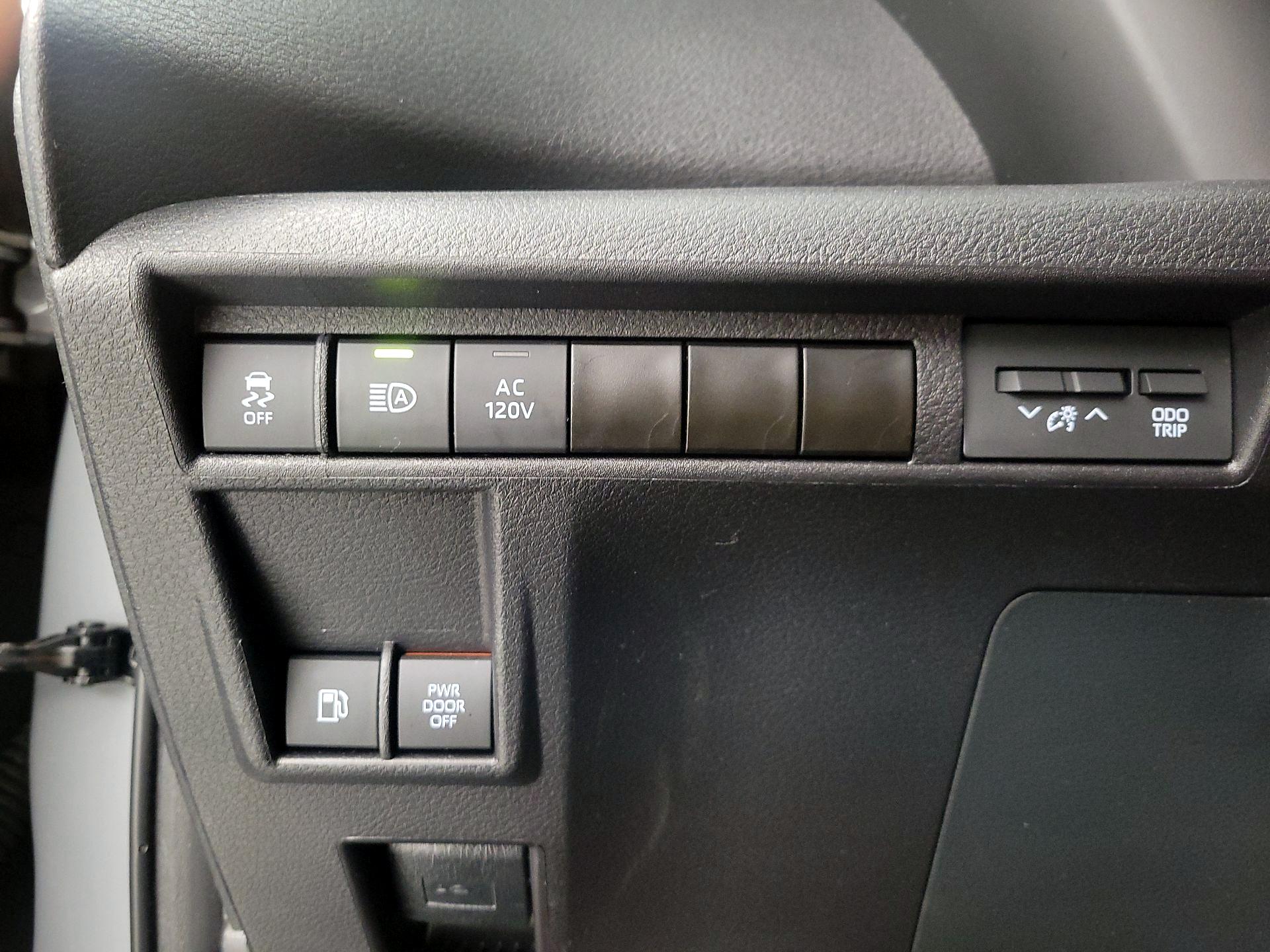 Thumbnail: 2025 Toyota Sienna - 13