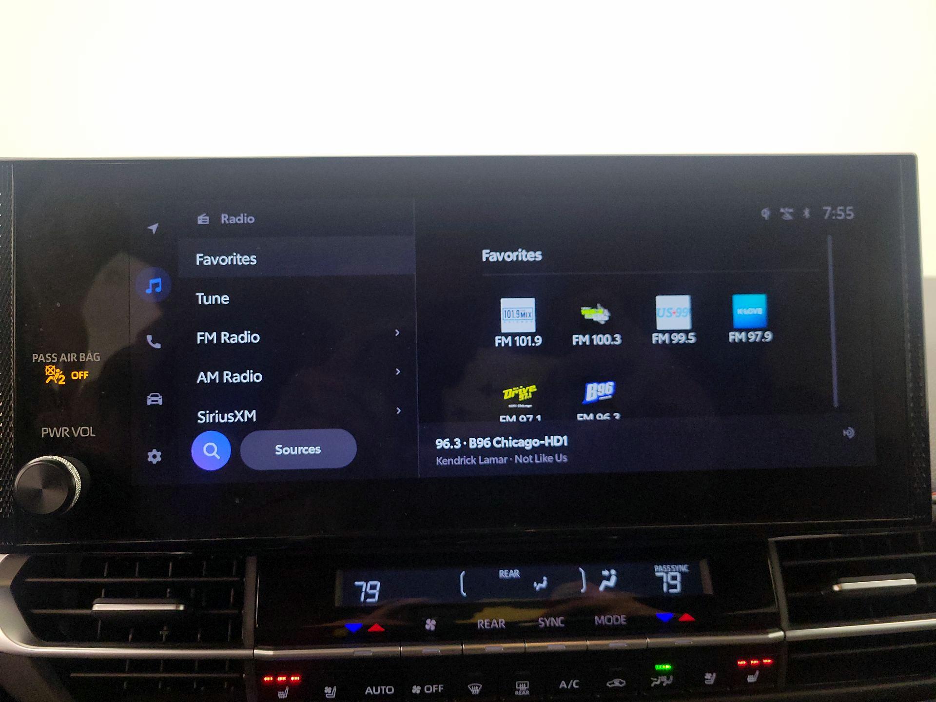 Thumbnail: 2025 Toyota Sienna - 15