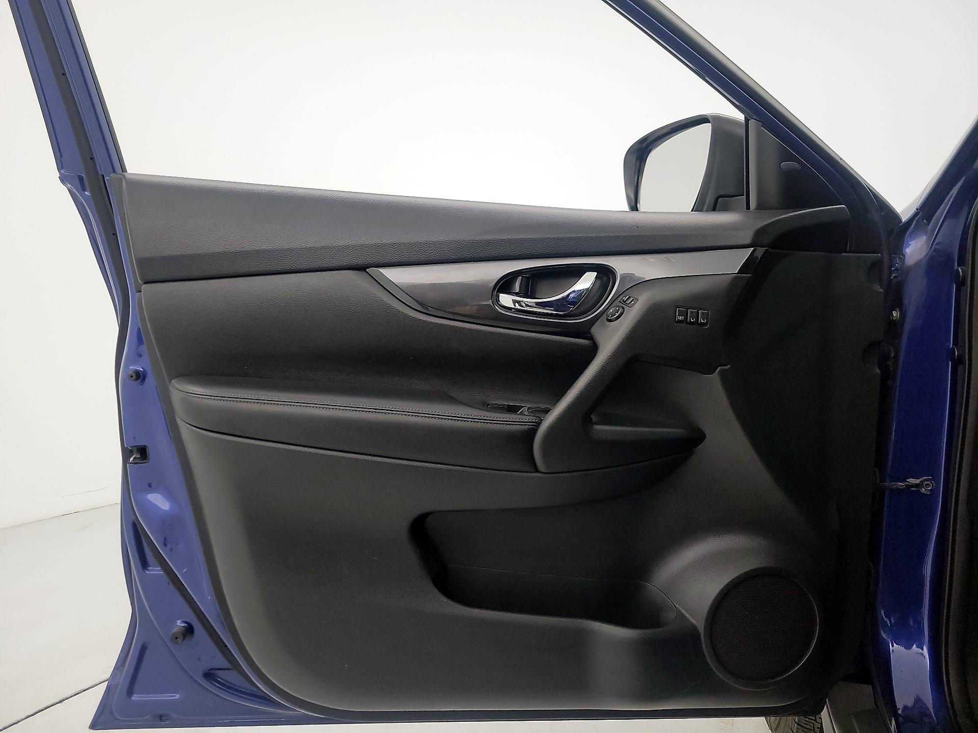 Thumbnail: 2018 Nissan Rogue - 12