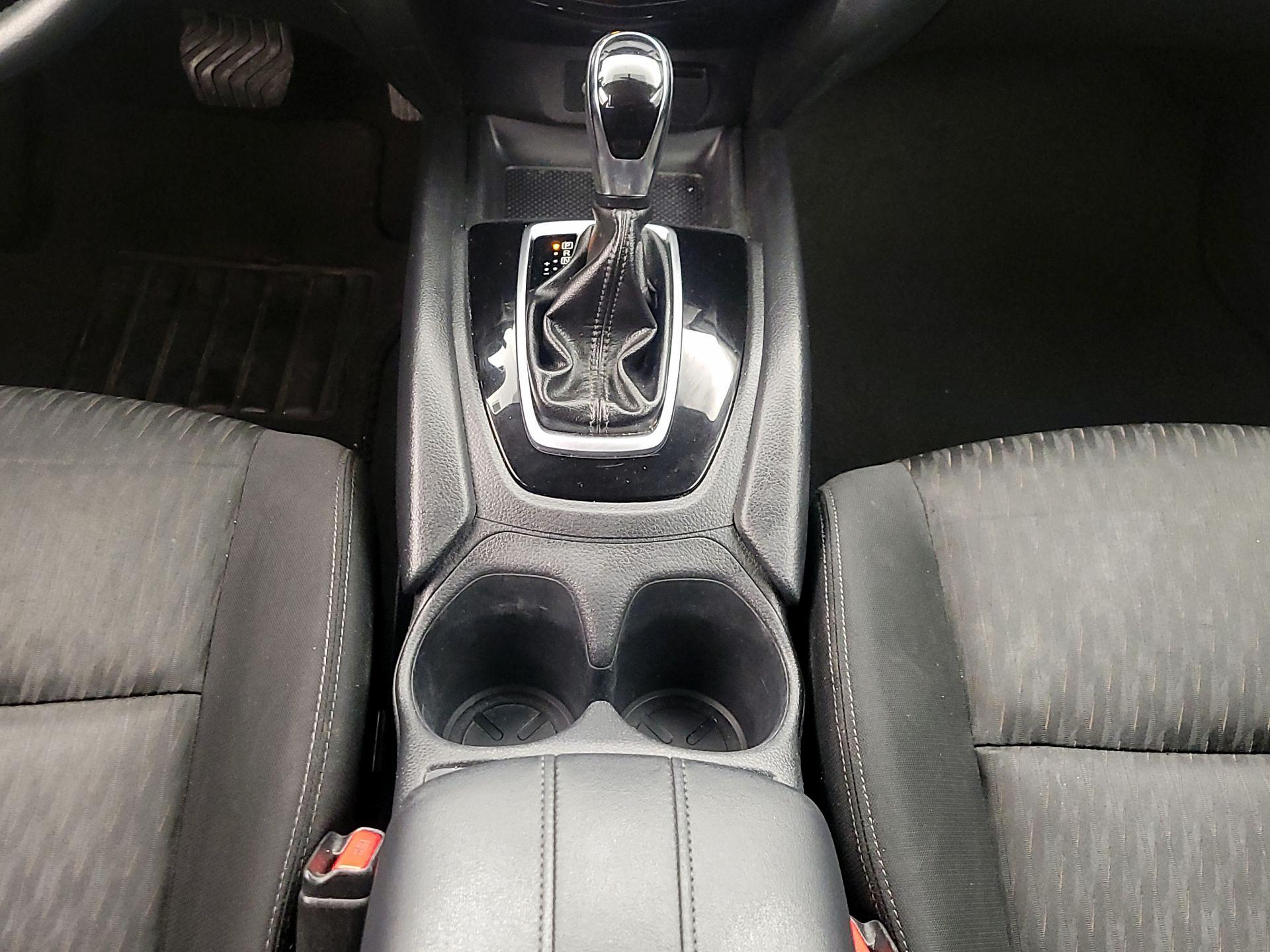 Thumbnail: 2018 Nissan Rogue - 18