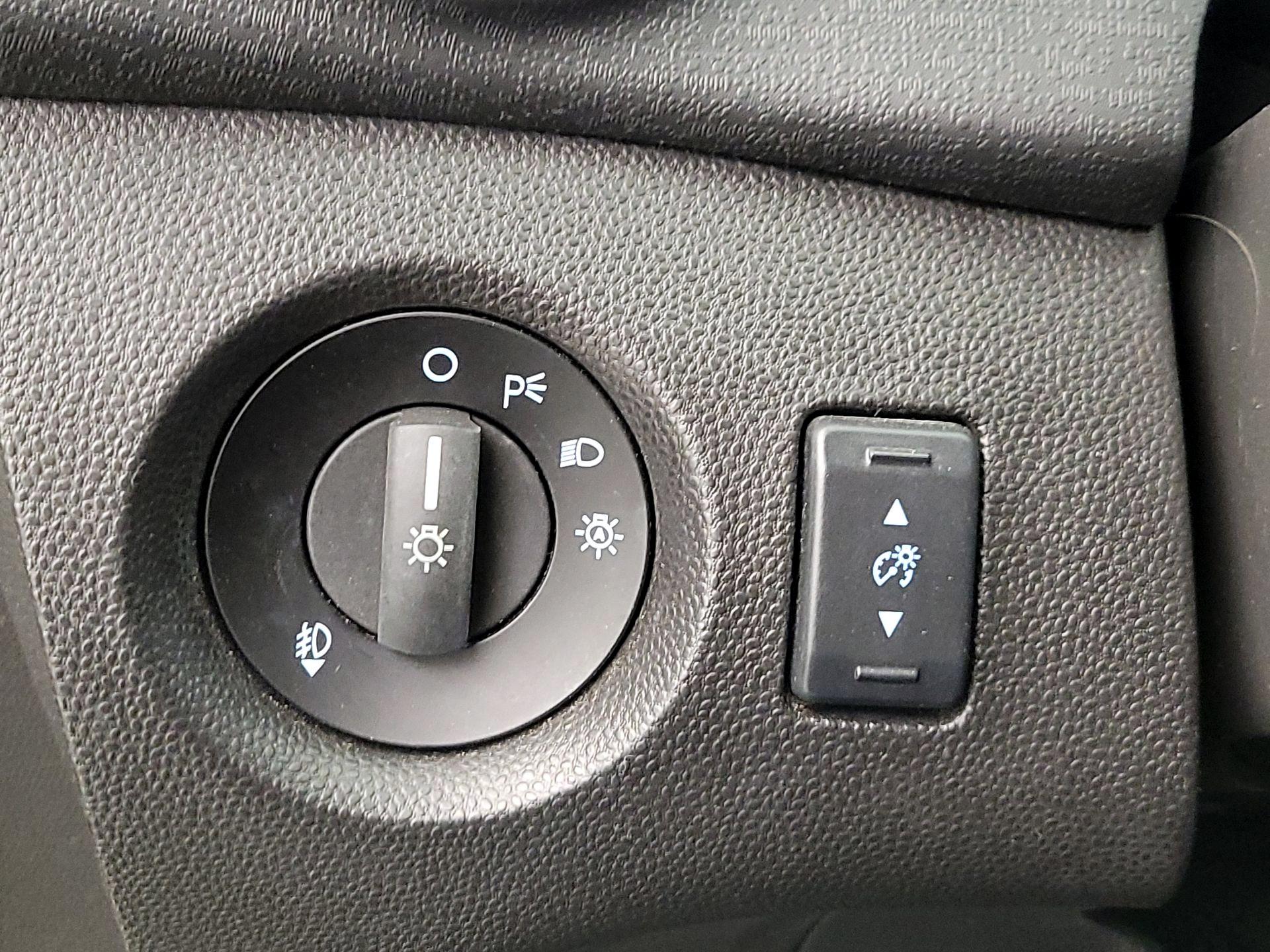 Thumbnail: 2018 Ford Fiesta - 13