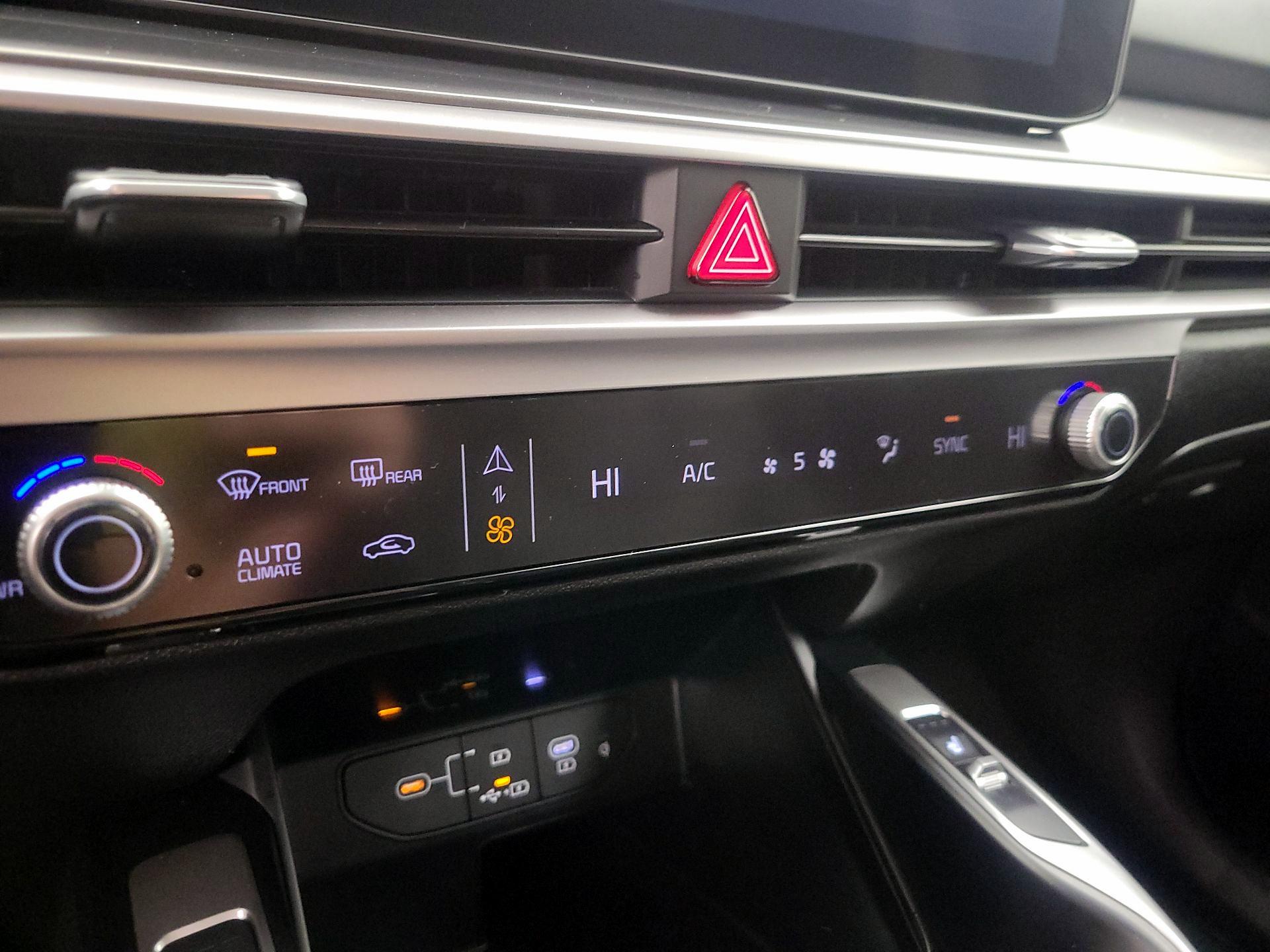 Thumbnail: 2024 Kia Sorento - 17