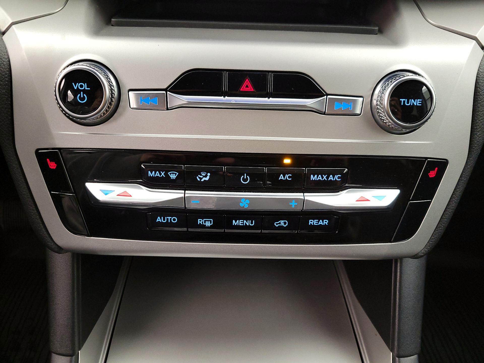 Thumbnail: 2022 Ford Explorer - 16