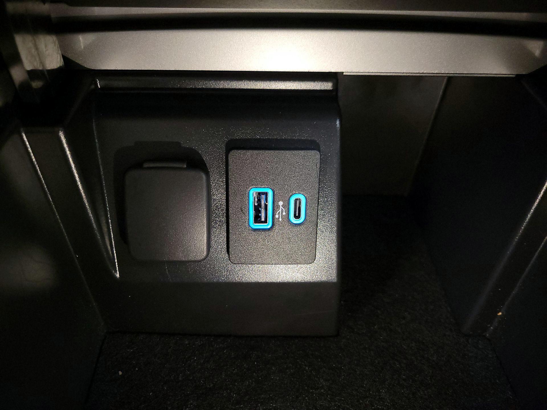 Thumbnail: 2022 Ford Explorer - 18