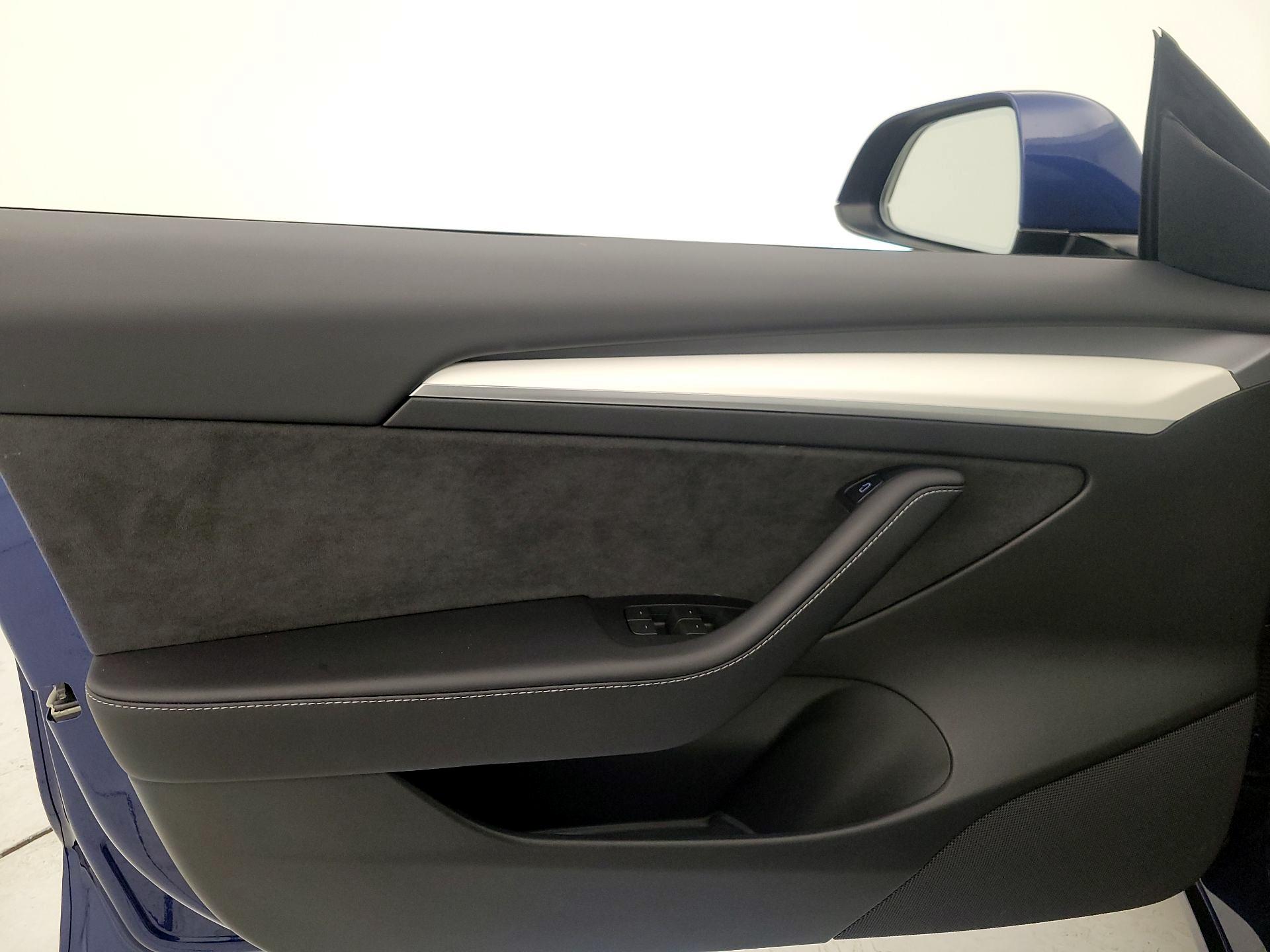 Thumbnail: 2022 Tesla Model 3 - 12