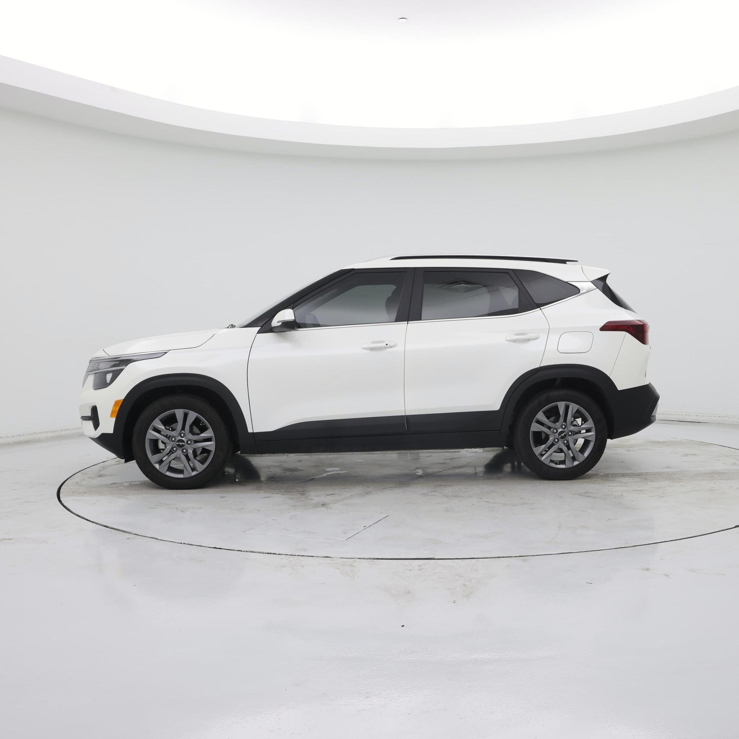 Thumbnail: 2023 Kia Seltos - 3