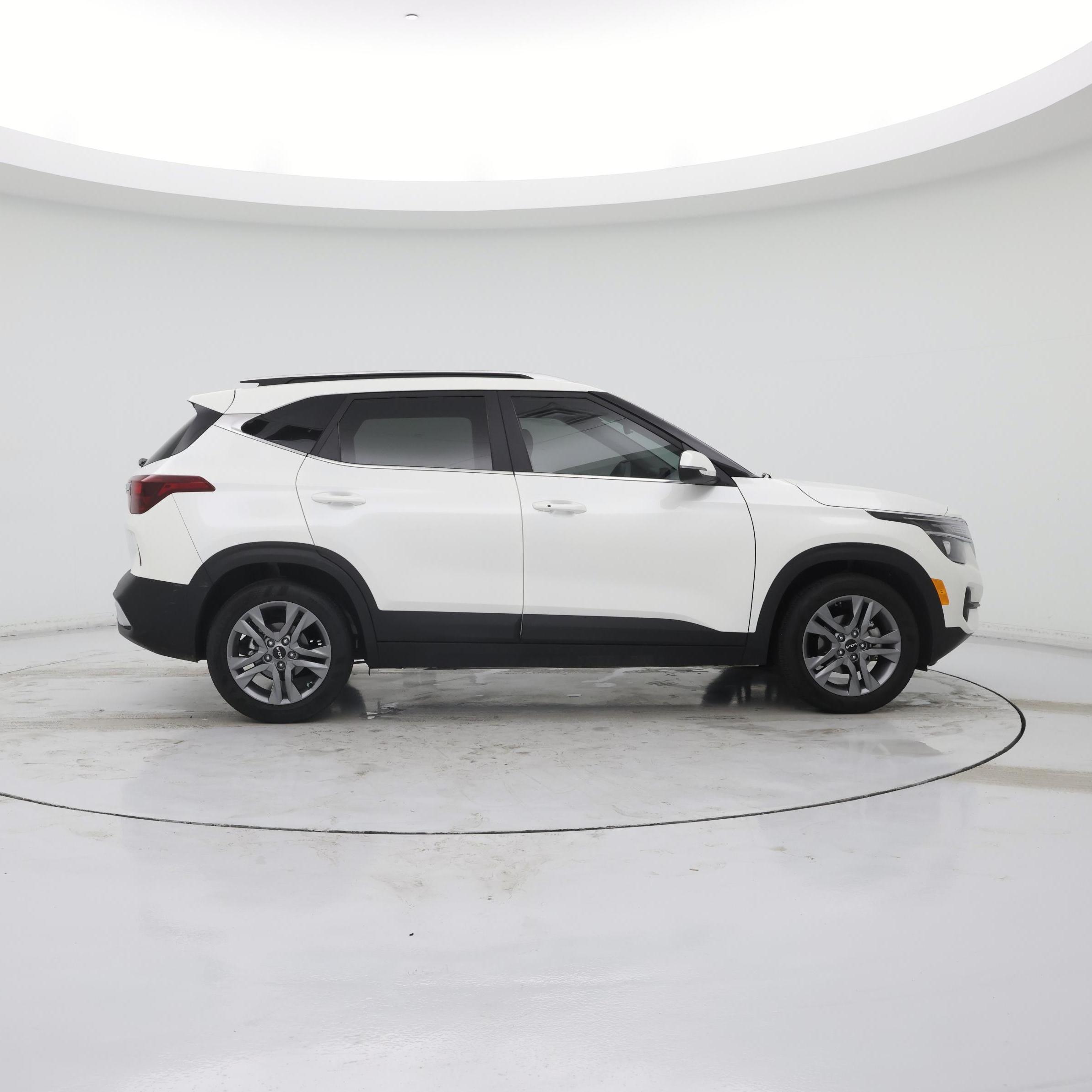 Thumbnail: 2023 Kia Seltos - 7