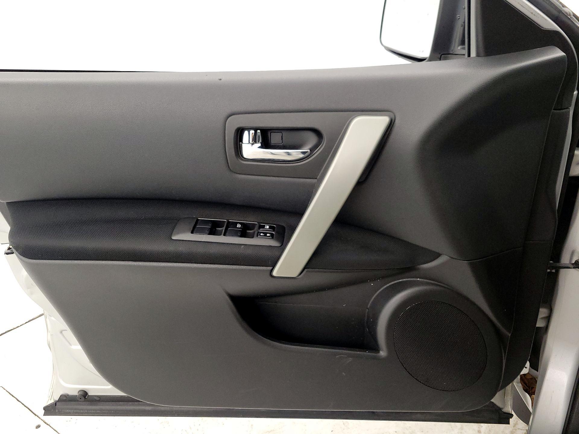 Thumbnail: 2015 Nissan Rogue - 12