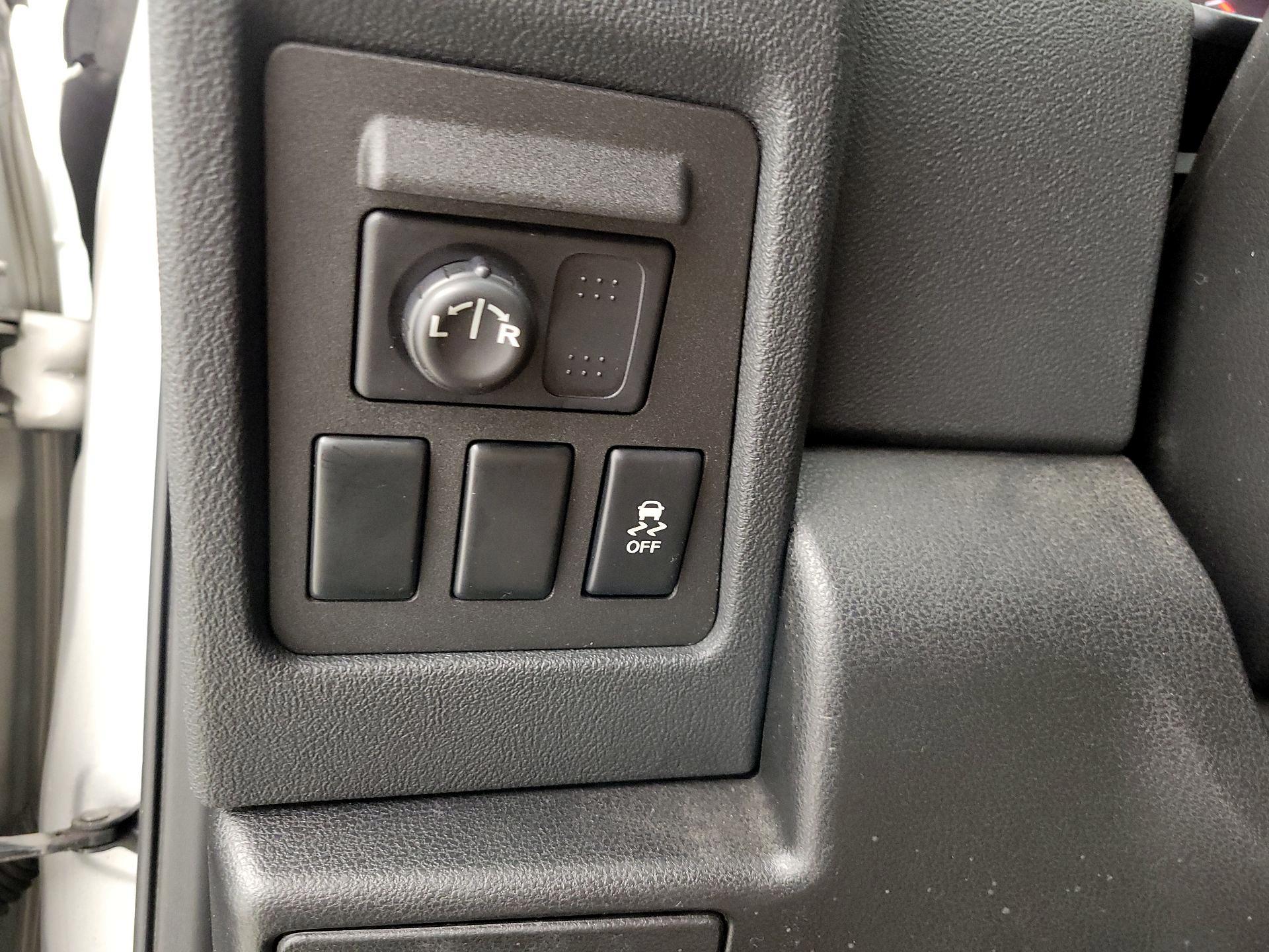 Thumbnail: 2015 Nissan Rogue - 13