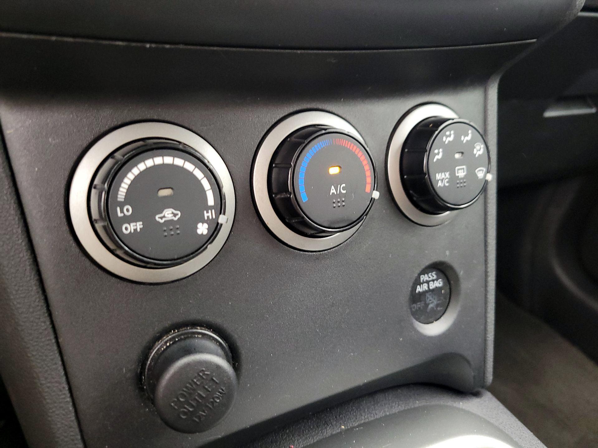 Thumbnail: 2015 Nissan Rogue - 16