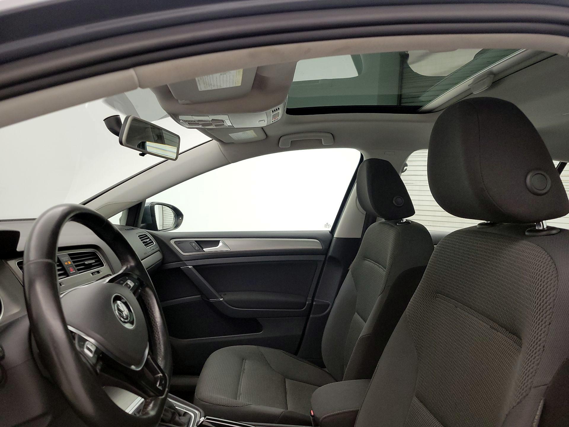 Thumbnail: 2016 Volkswagen Golf - 19