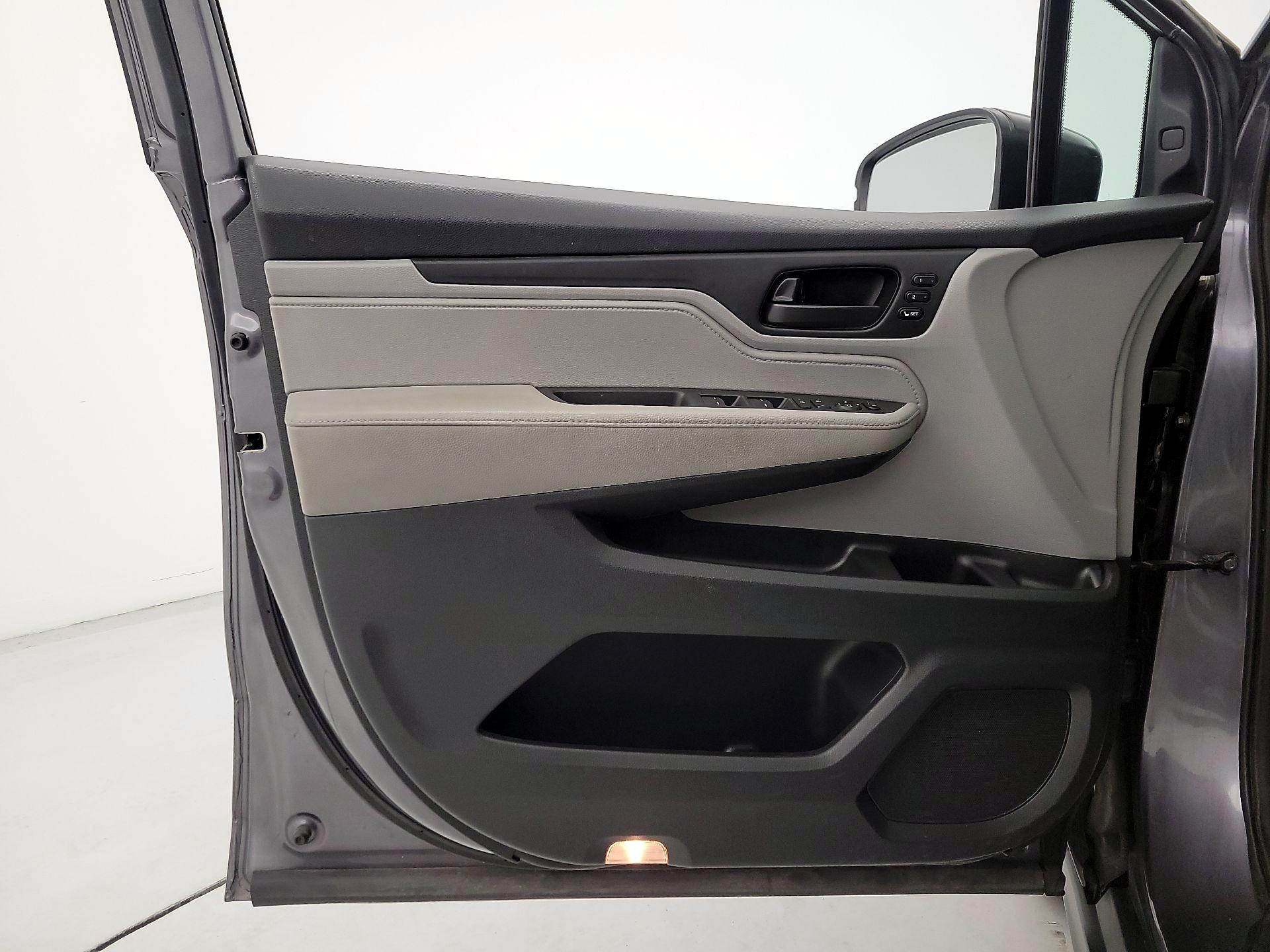 Thumbnail: 2018 Honda Odyssey - 12