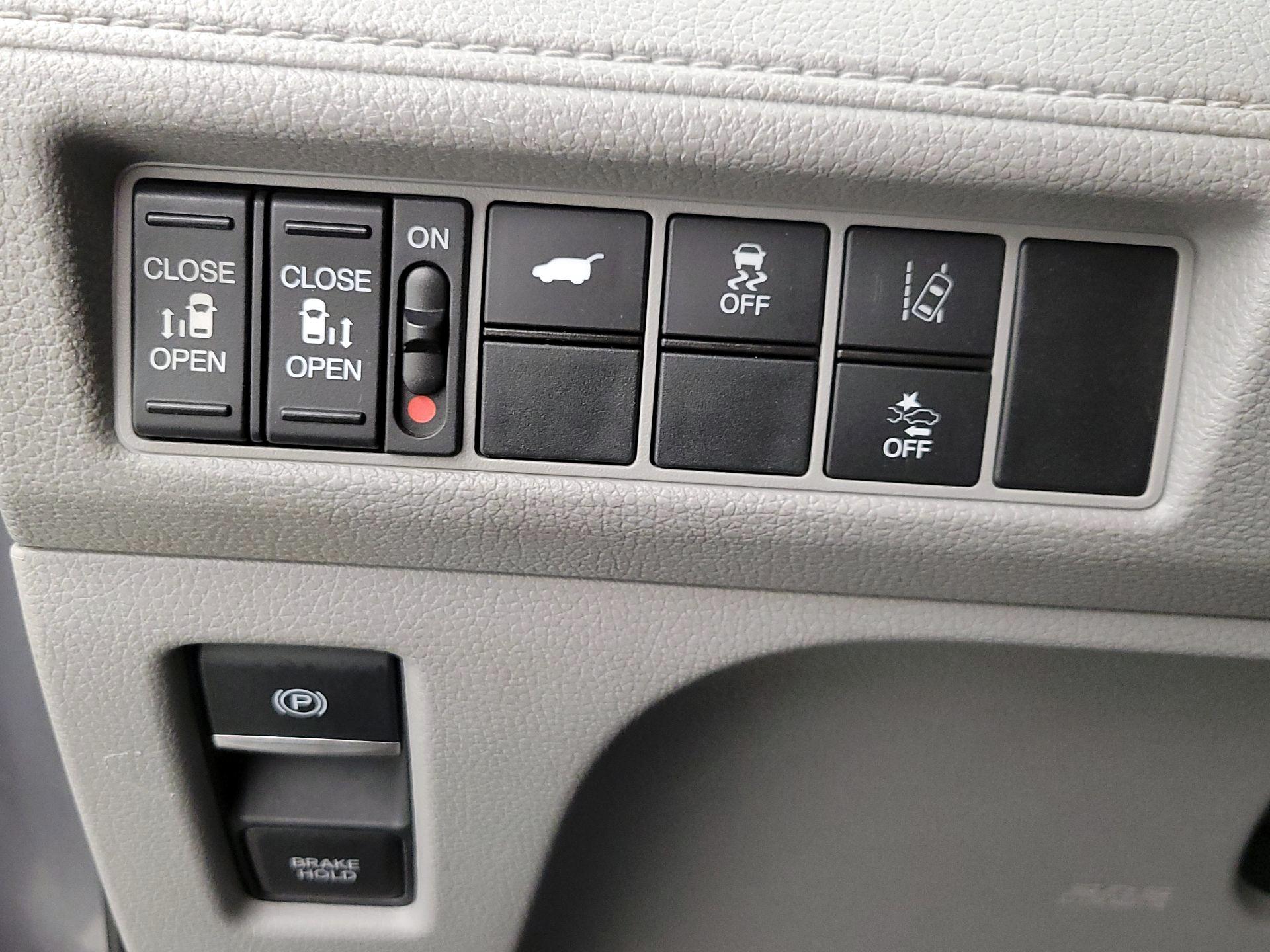 Thumbnail: 2018 Honda Odyssey - 13