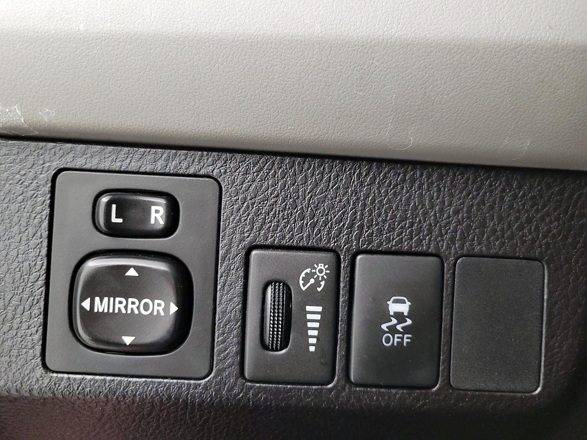 Thumbnail: 2015 Toyota RAV4 - 13