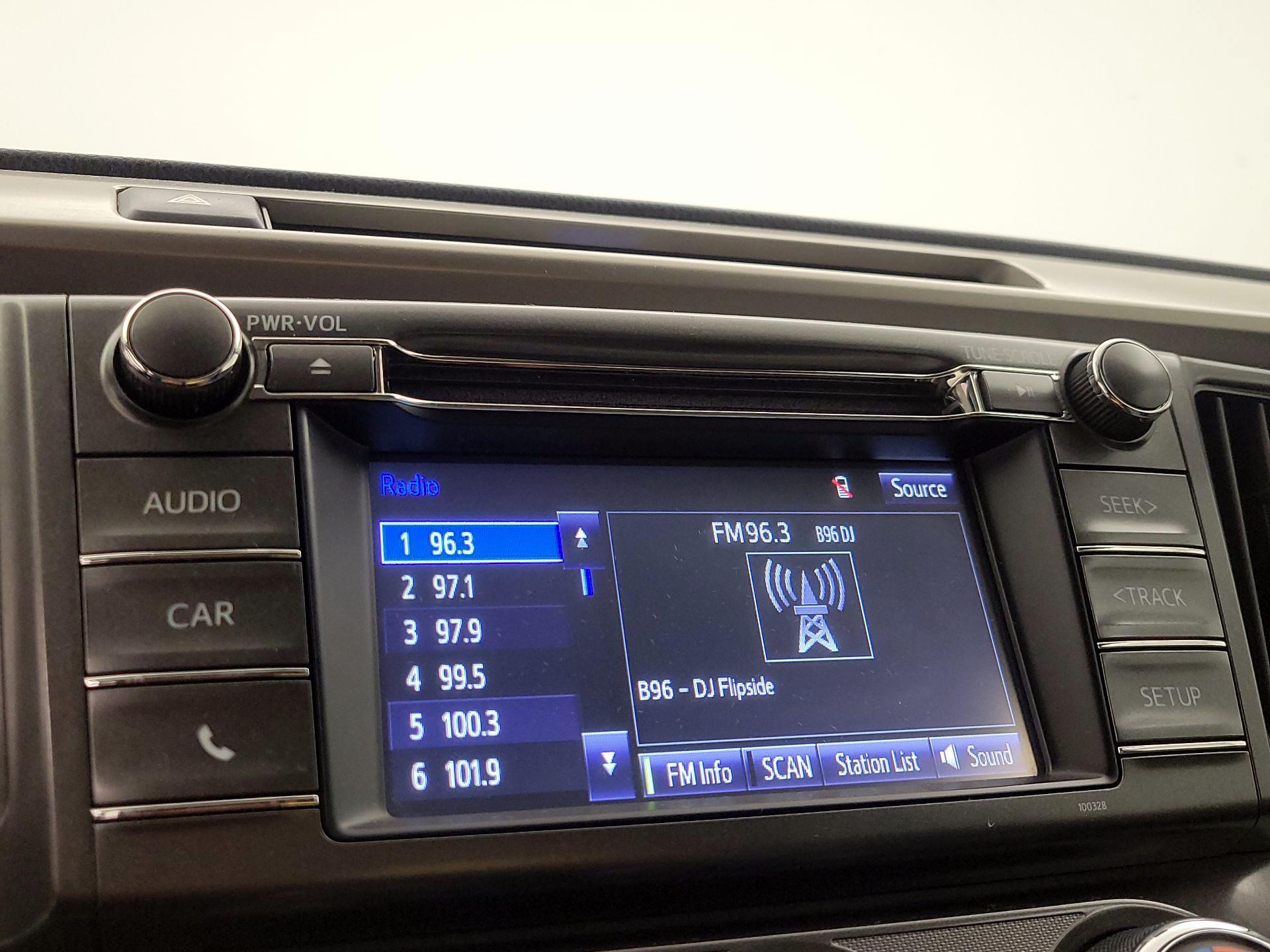 Thumbnail: 2015 Toyota RAV4 - 15