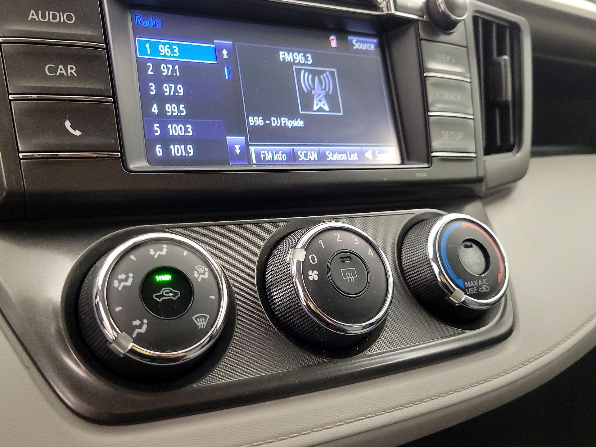 Thumbnail: 2015 Toyota RAV4 - 16